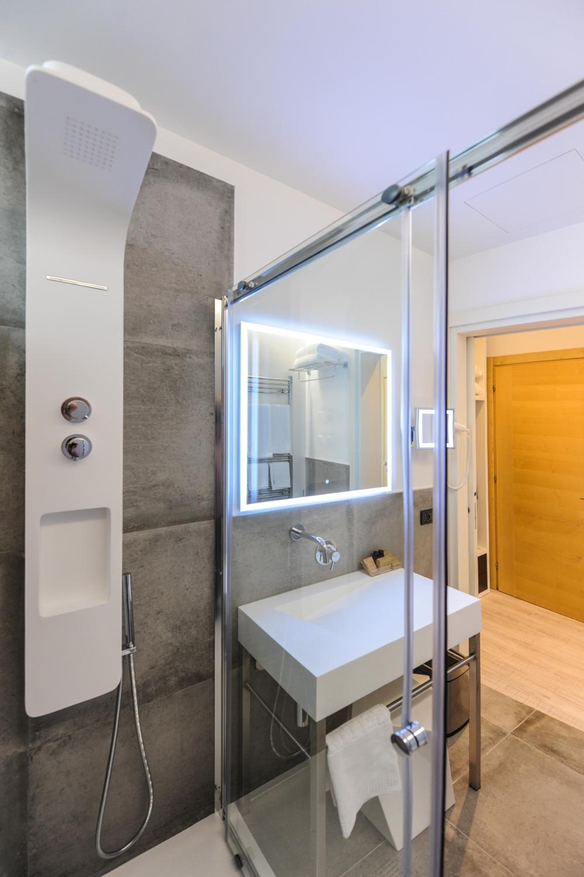 Double Room with Beach Access - Photo 7