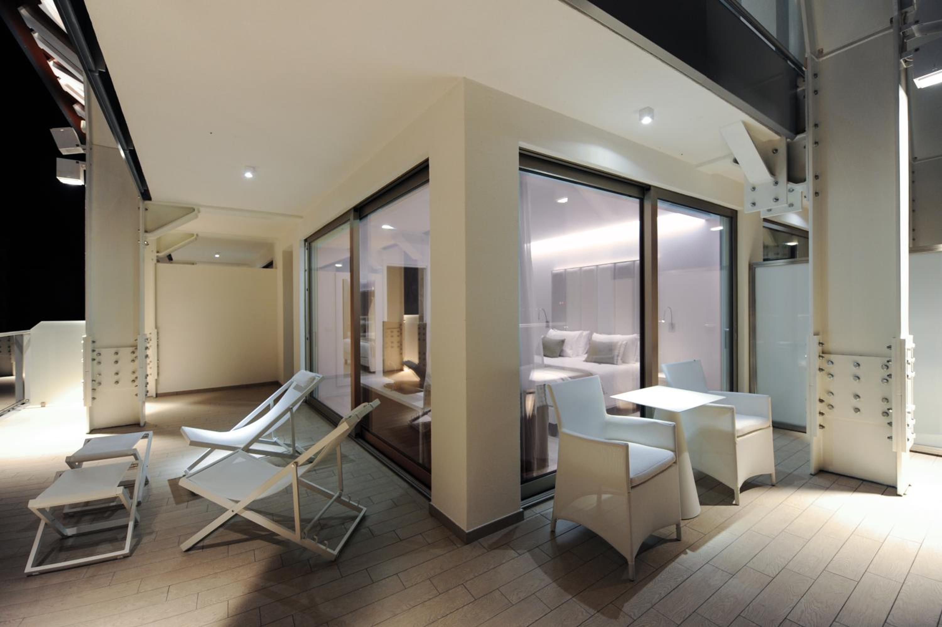 Junior Suite with Terrace and Beach Access photo 3