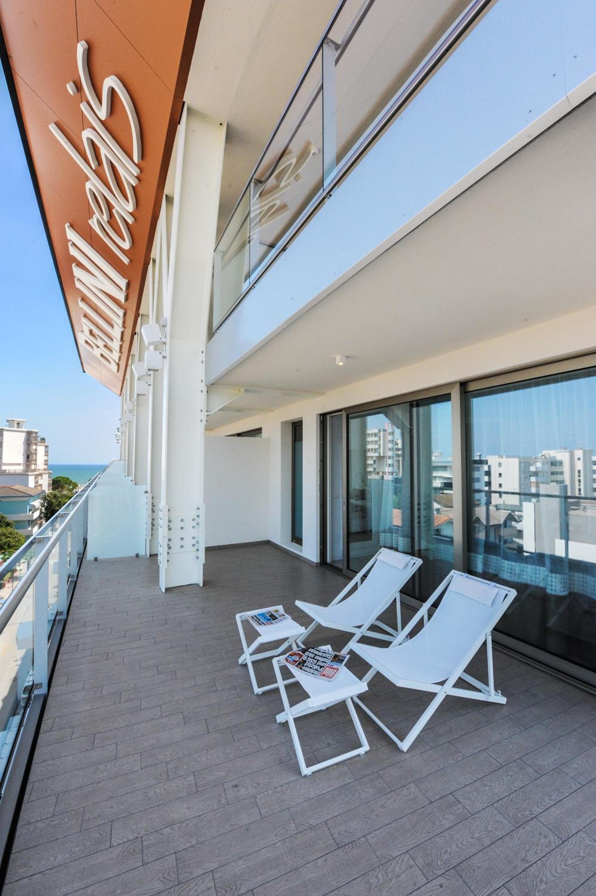 Junior Suite with Terrace and Beach Access photo 2
