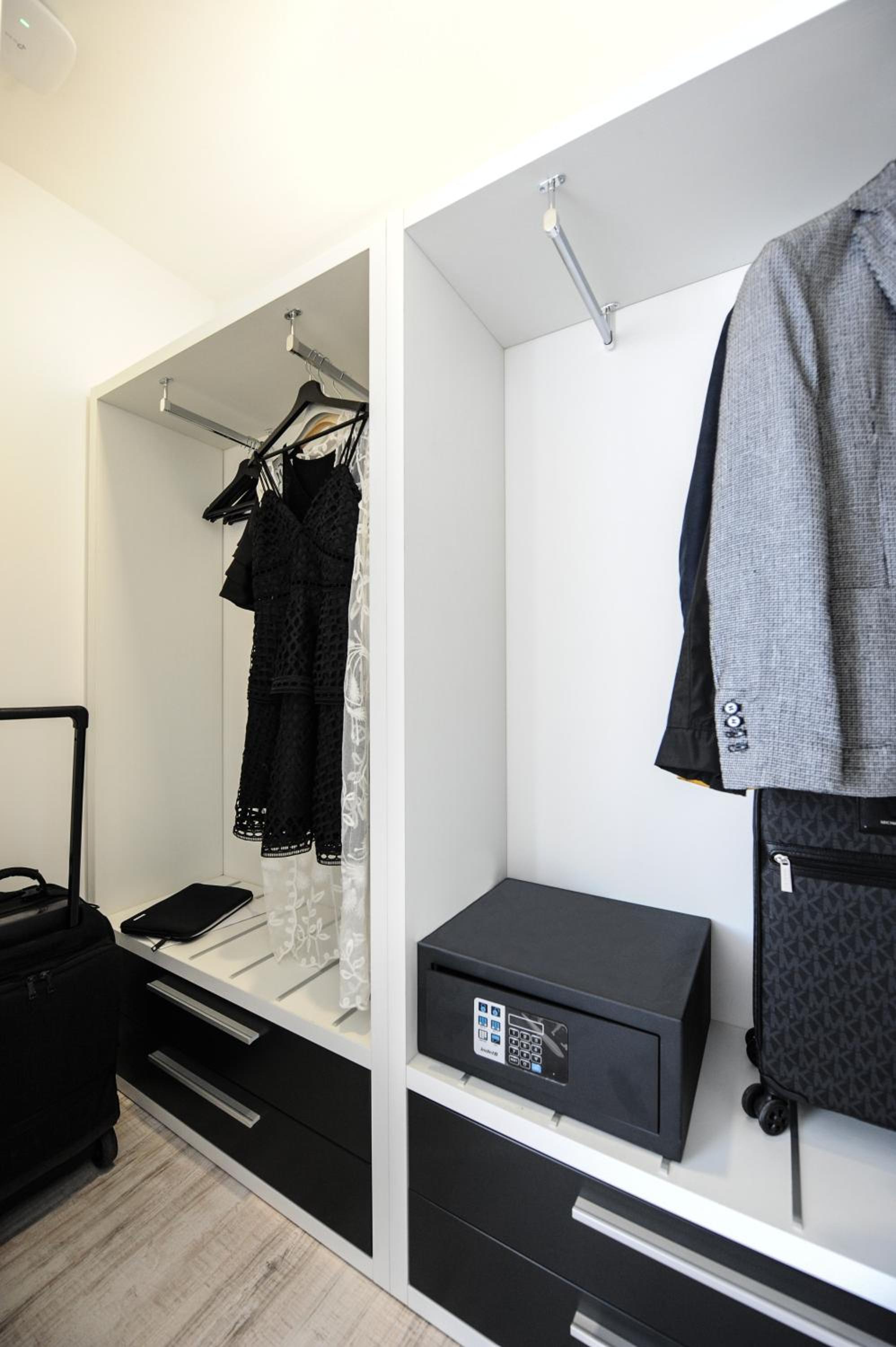 Junior Suite with Beach Access - Photo 8