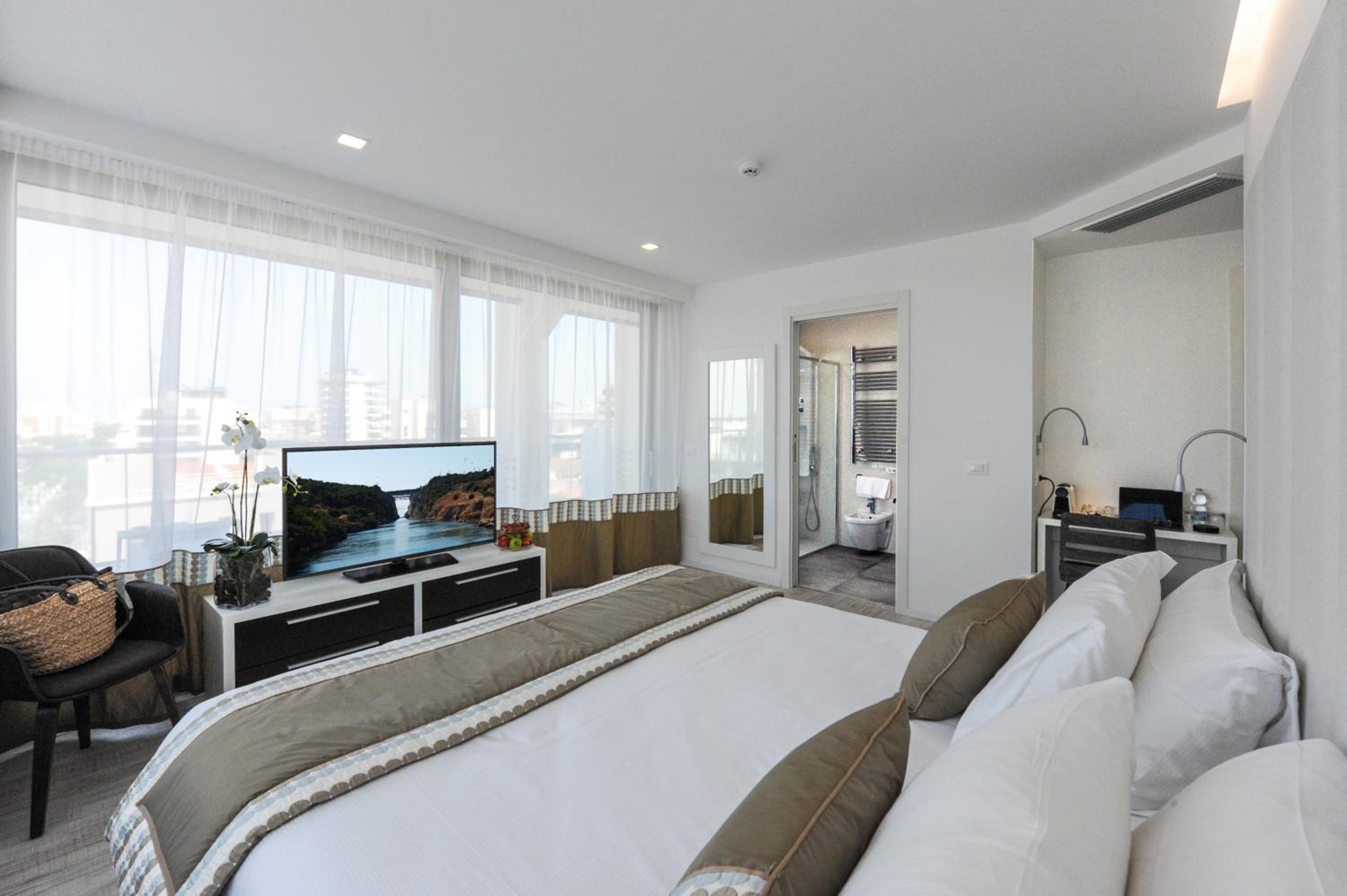 Junior Suite with Sea View and Beach Access - Photo 5