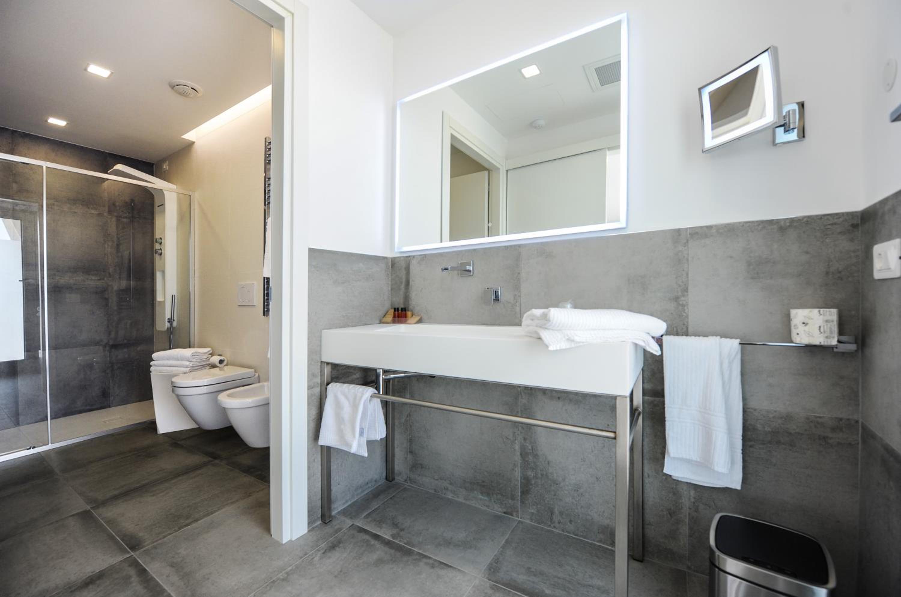 Junior Suite with Beach Access - Photo 2