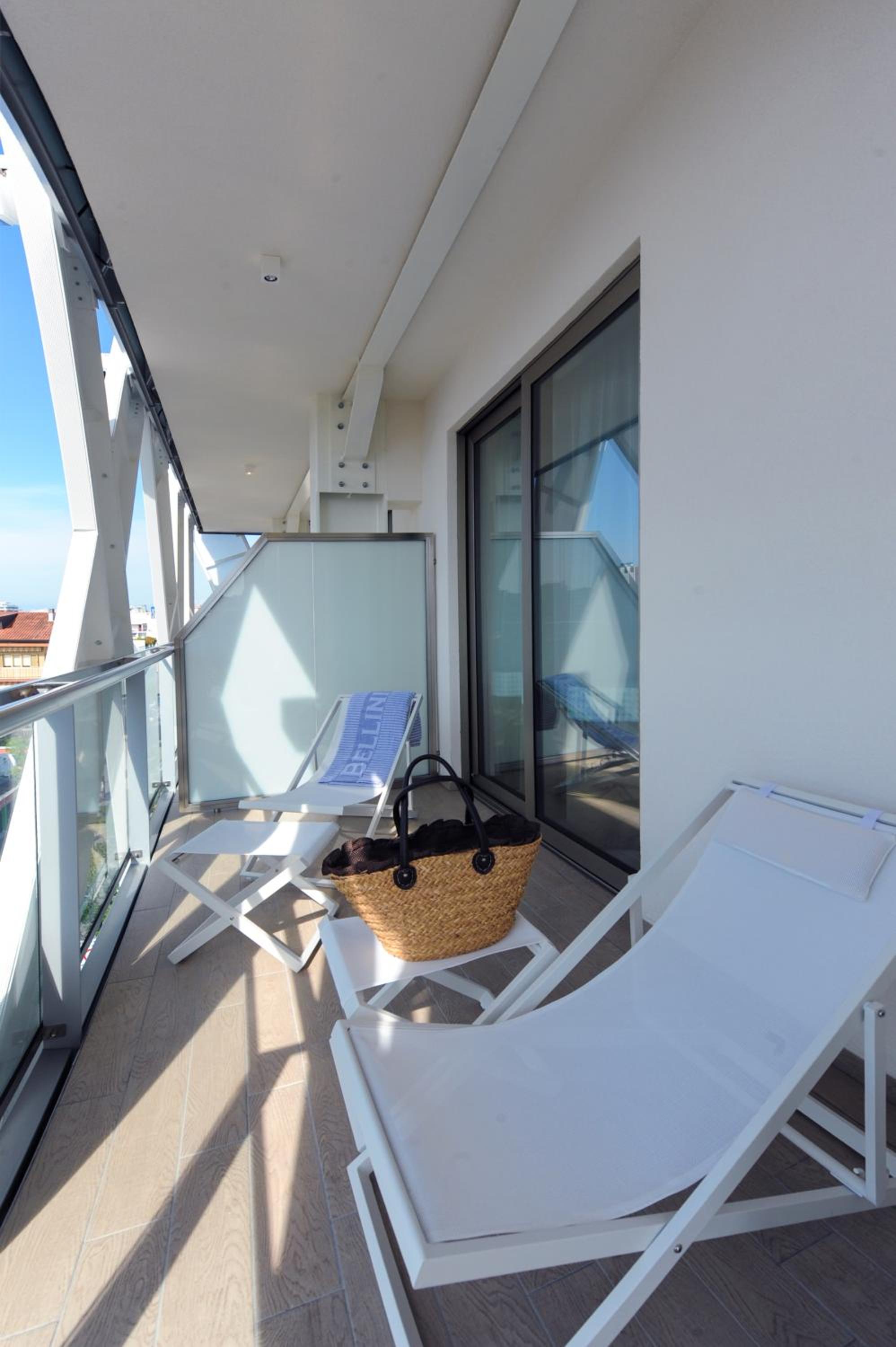 Junior Suite with Beach Access - Photo 10