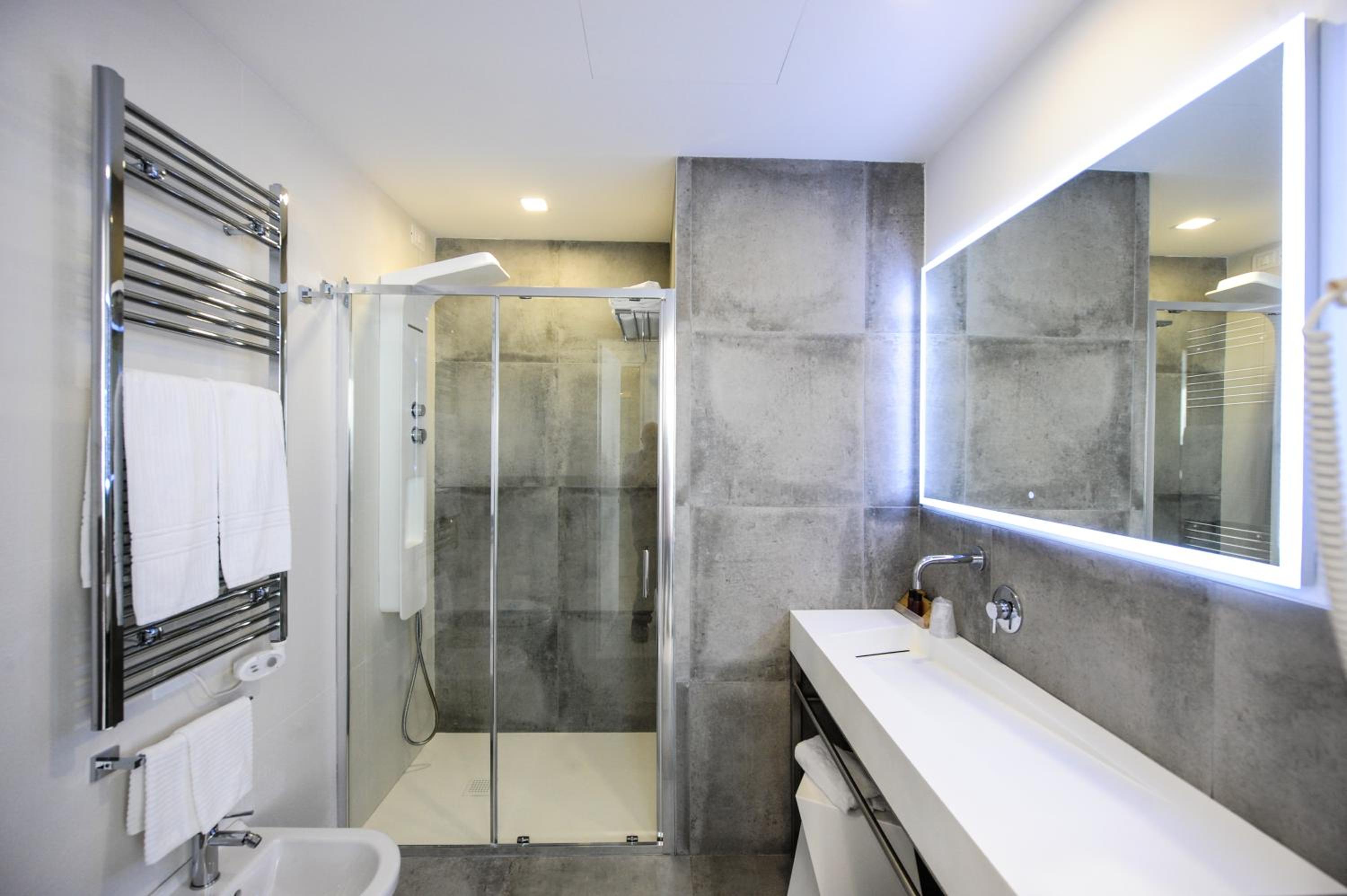Junior Suite with Beach Access - Photo 9