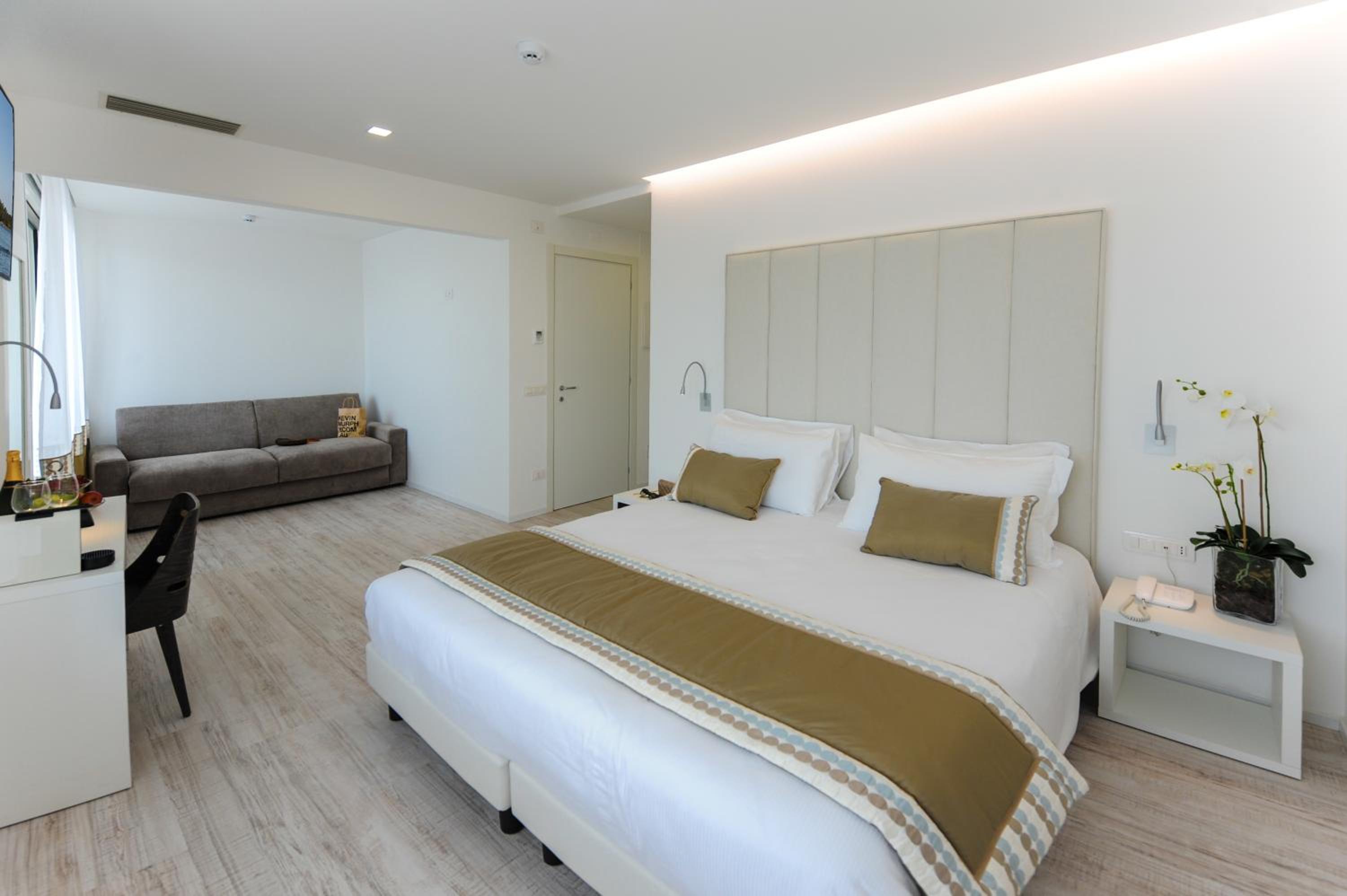 Suite with Beach Access - Photo 8