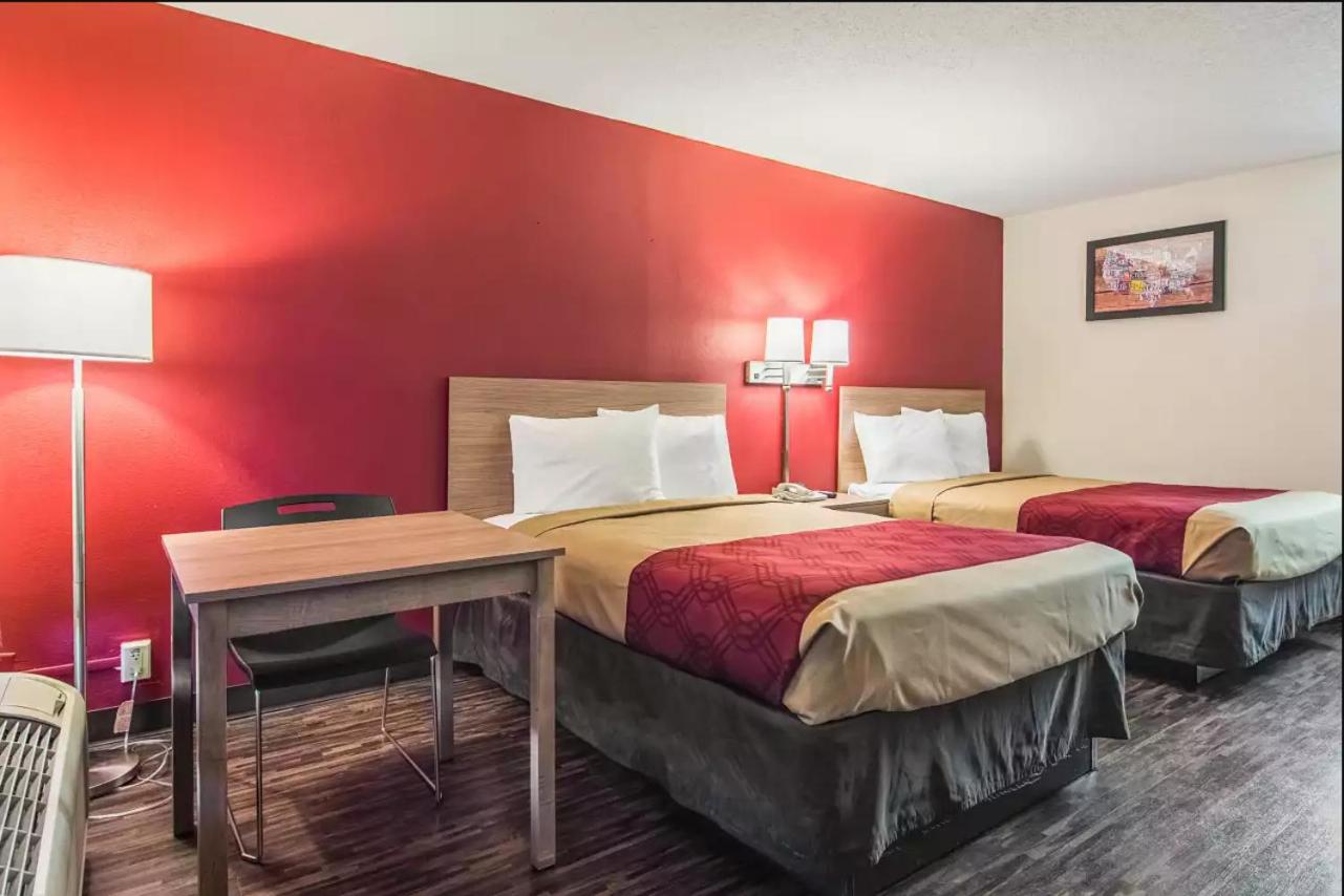 Deluxe Double Room with Two Double Beds - Smoking photo 3