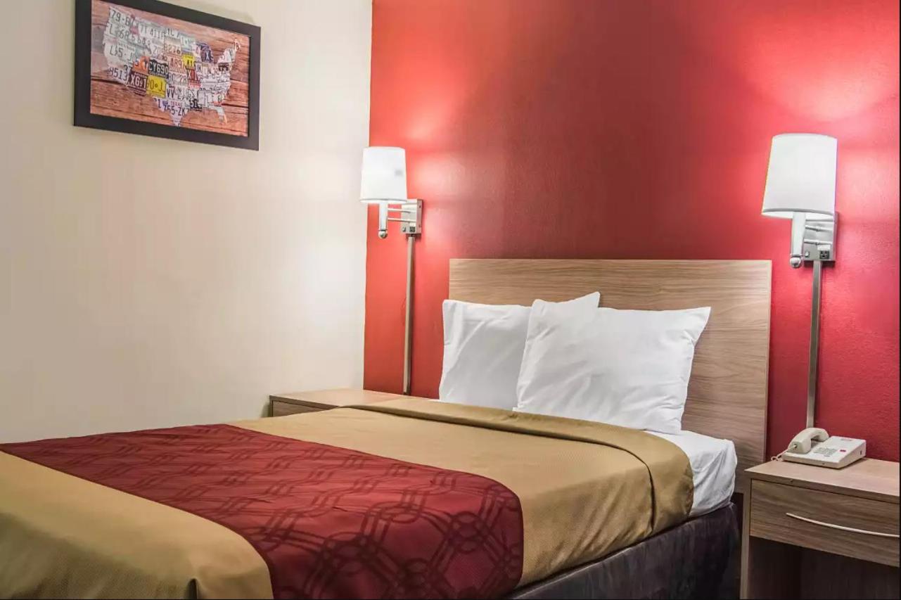 Deluxe Double Room with Two Double Beds - Non-Smoking photo 2