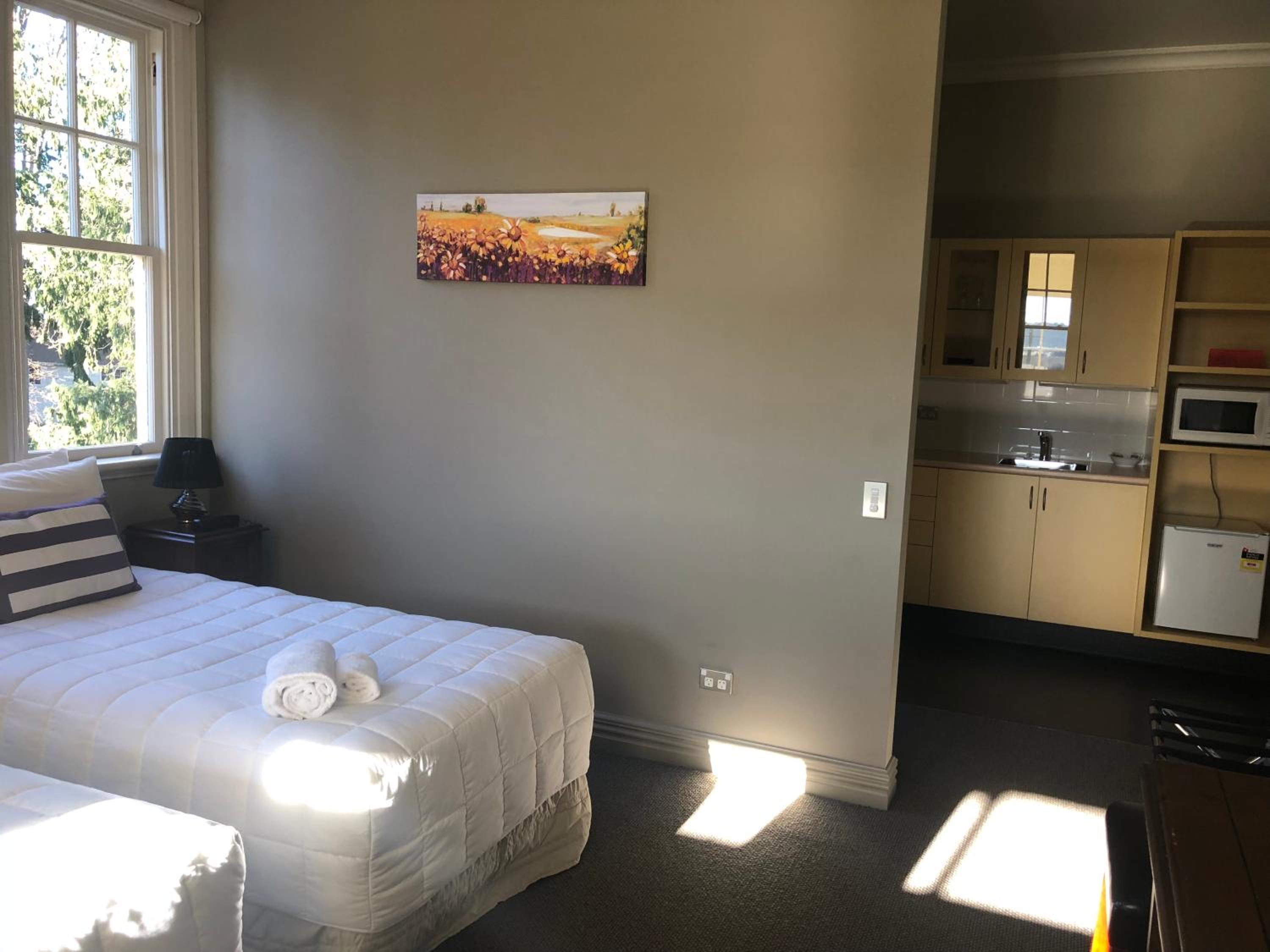 Standard Twin Room - Photo 4