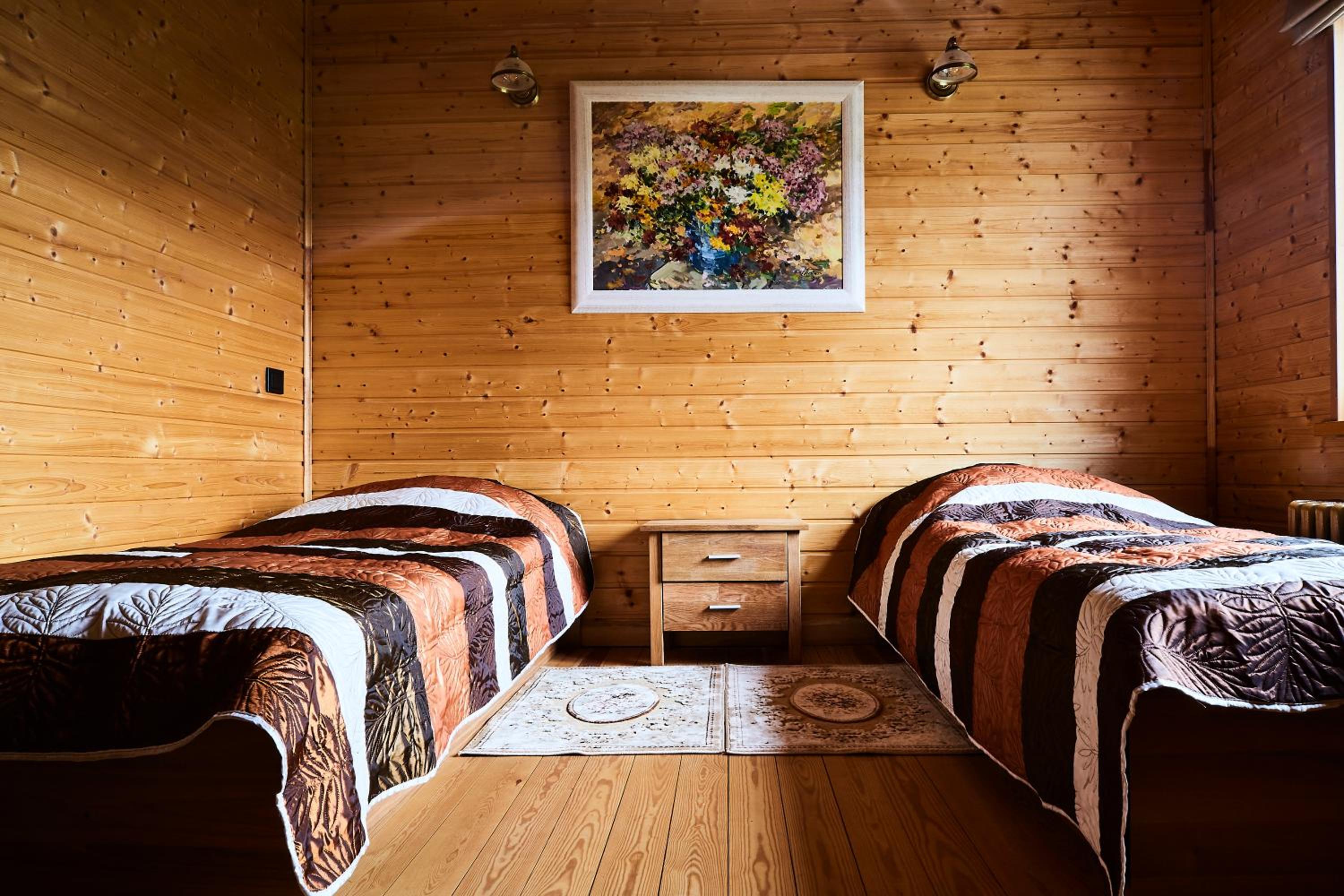 Twin Room with Lake View - Photo 3