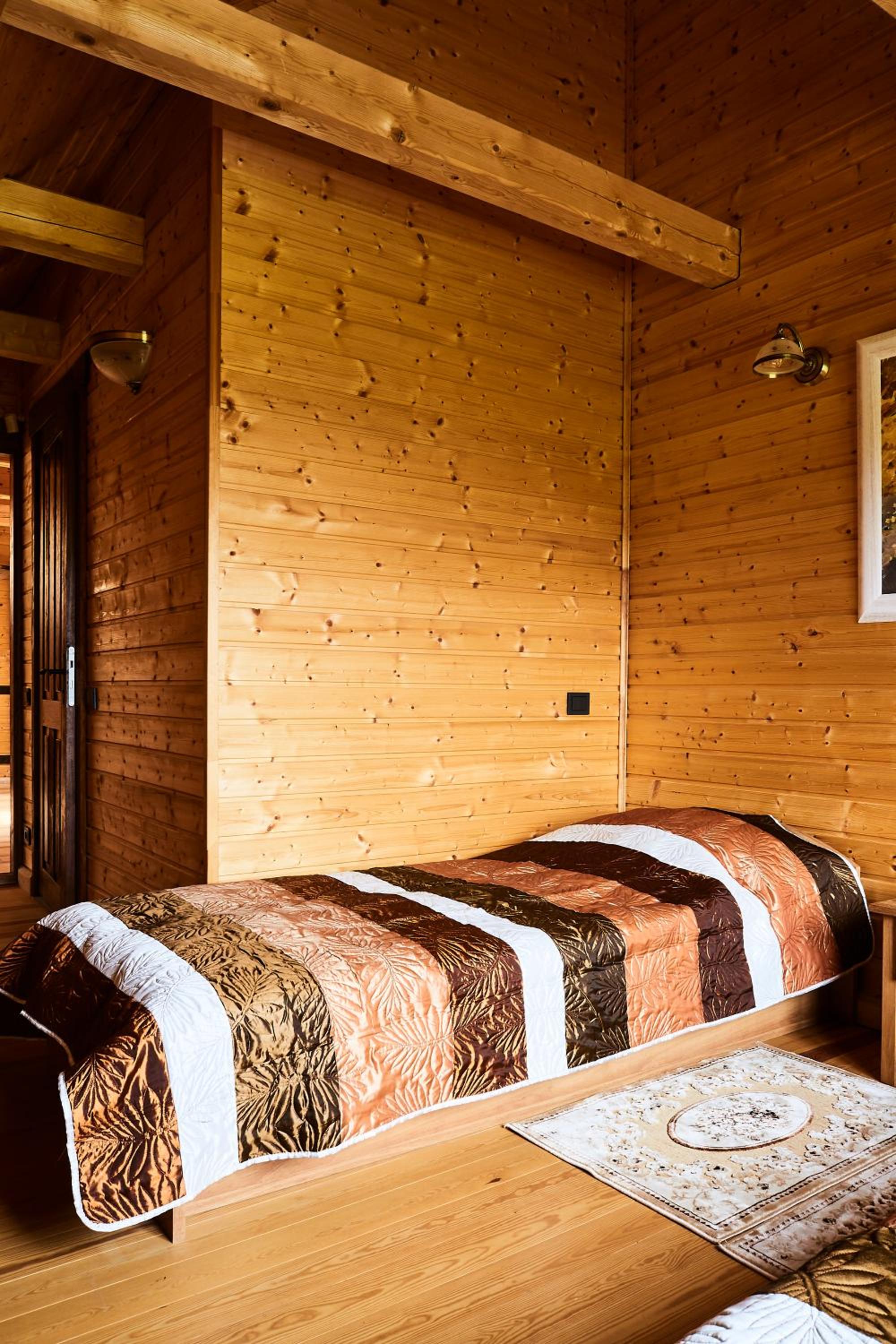 Twin Room with Lake View - Photo 2