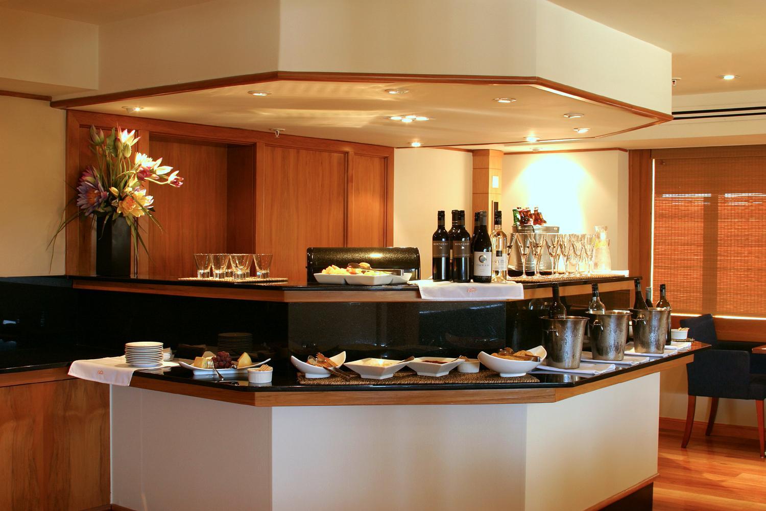 Club 1 King with Club Lounge Access - Photo 10