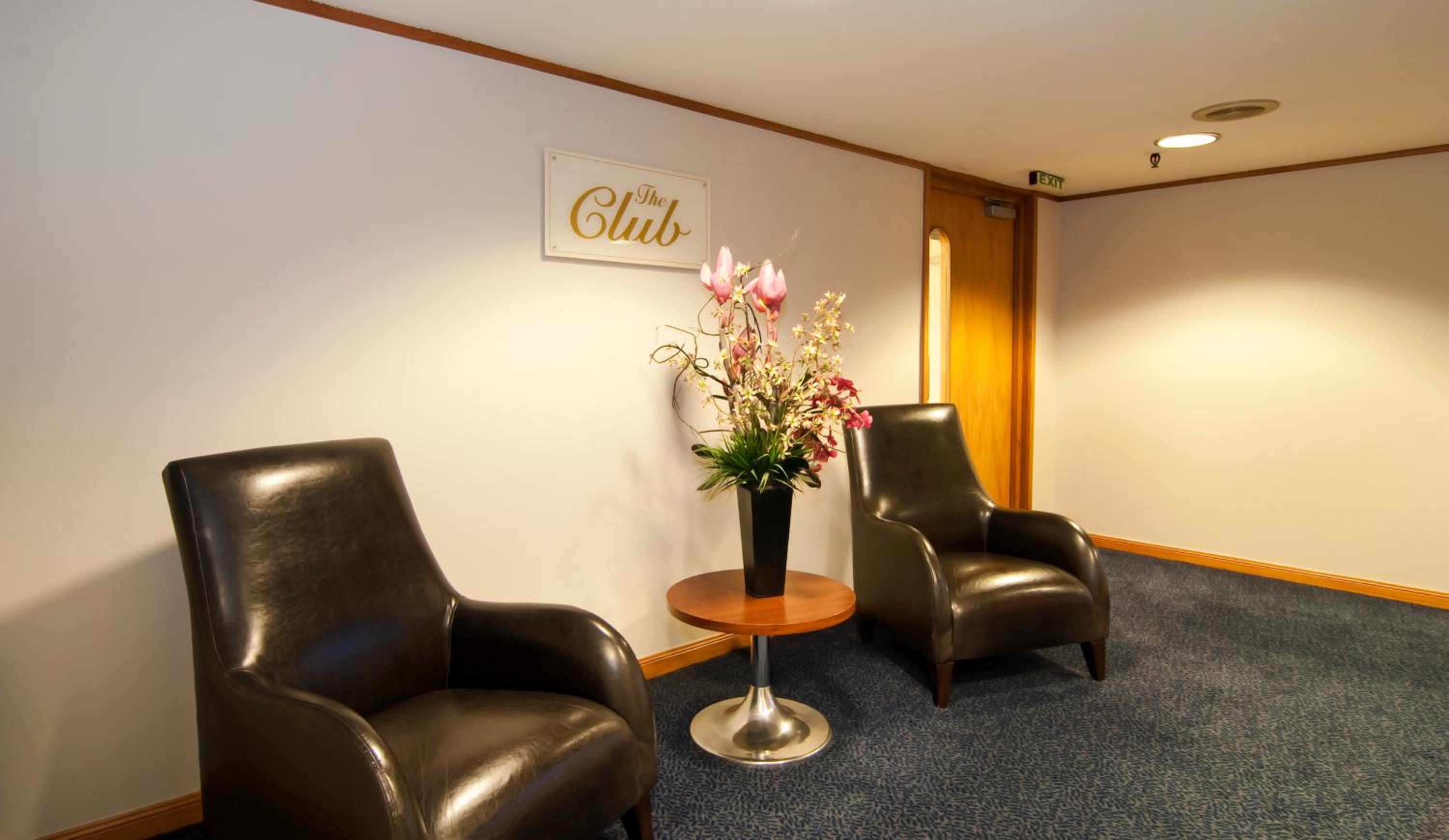 Club 1 King with Club Lounge Access - Photo 3