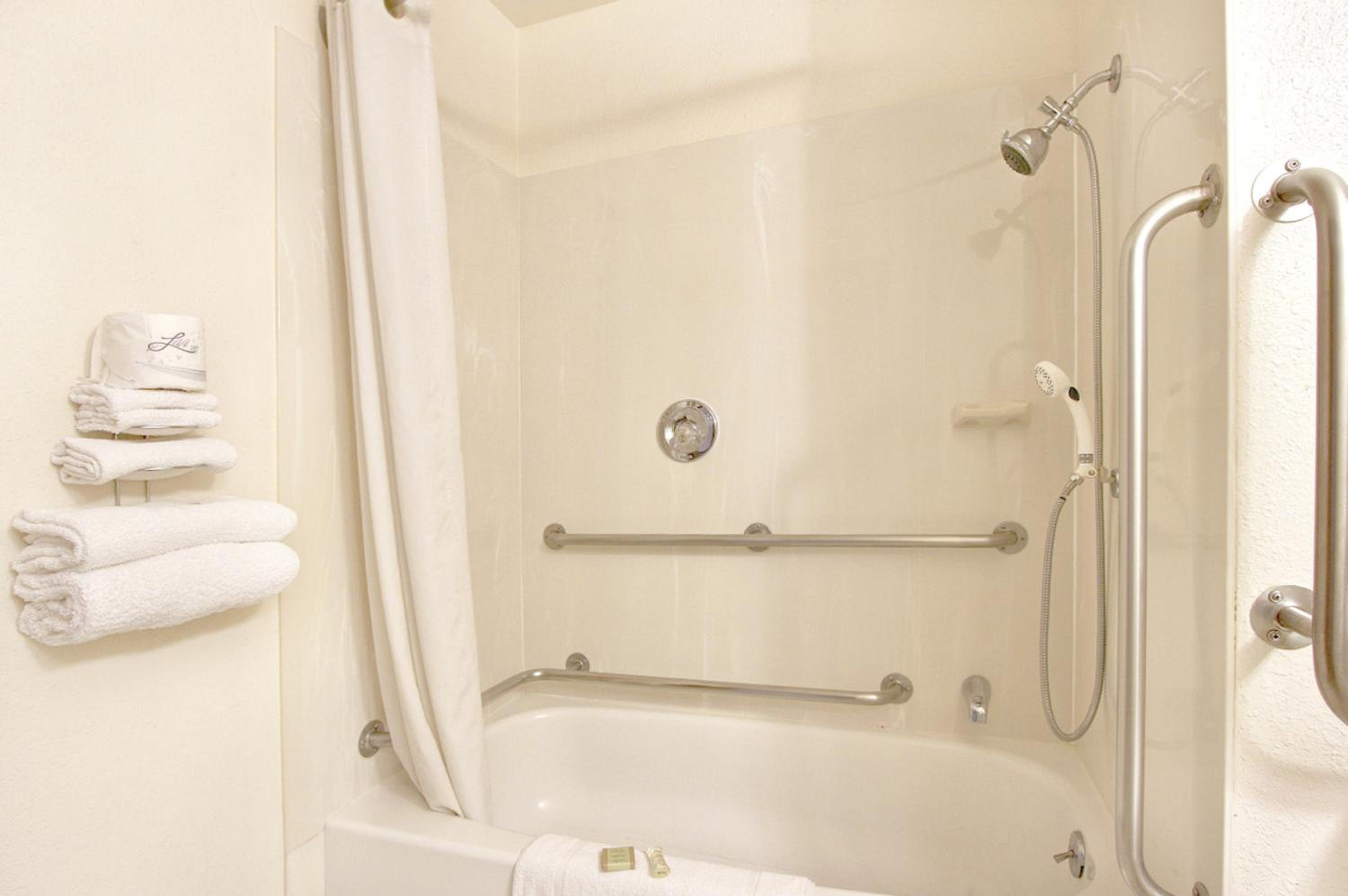 Queen Room - Mobility Access/Non-Smoking - Photo 6