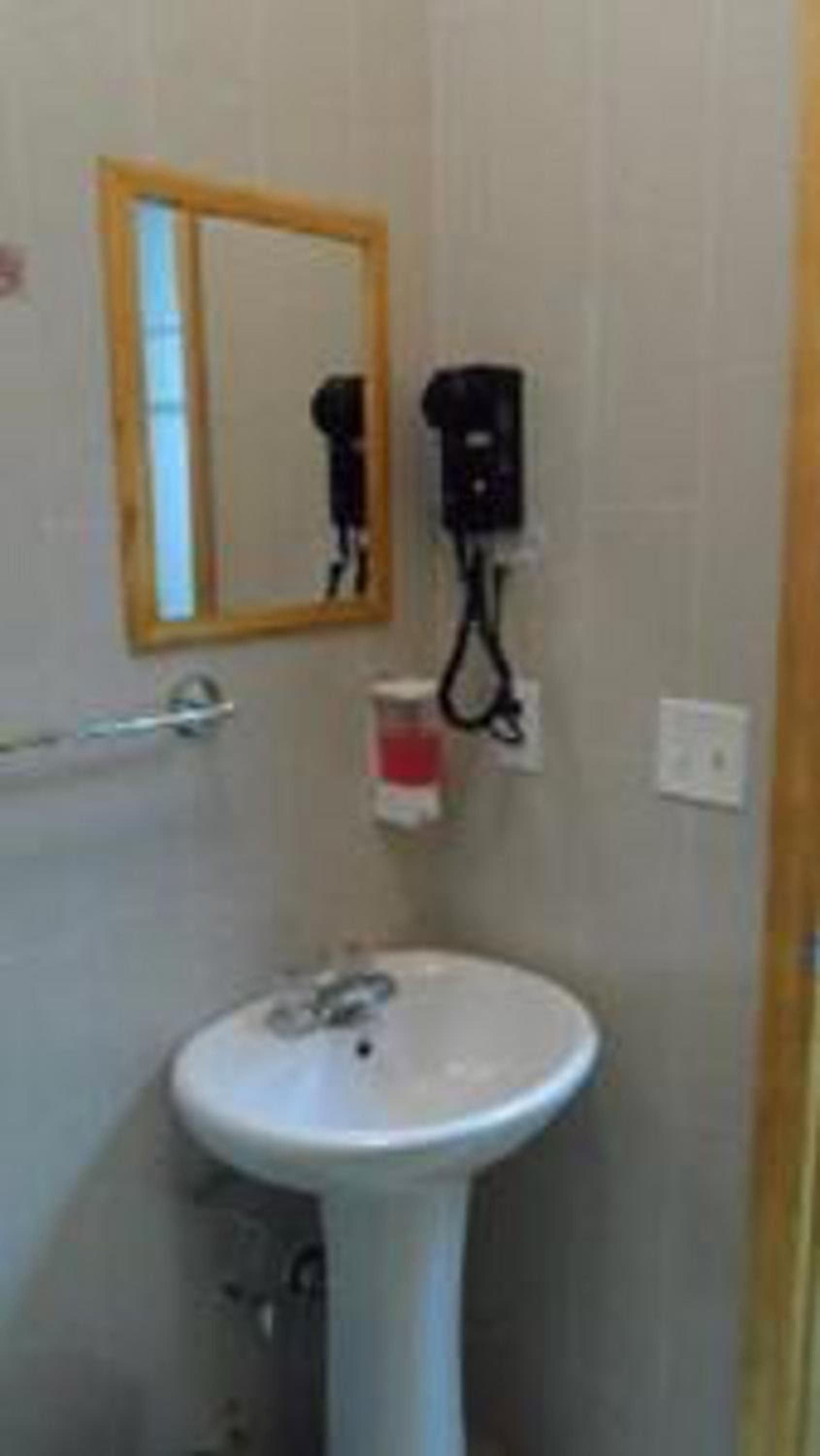 Standard Single Room With Shared Bathroom photo 3