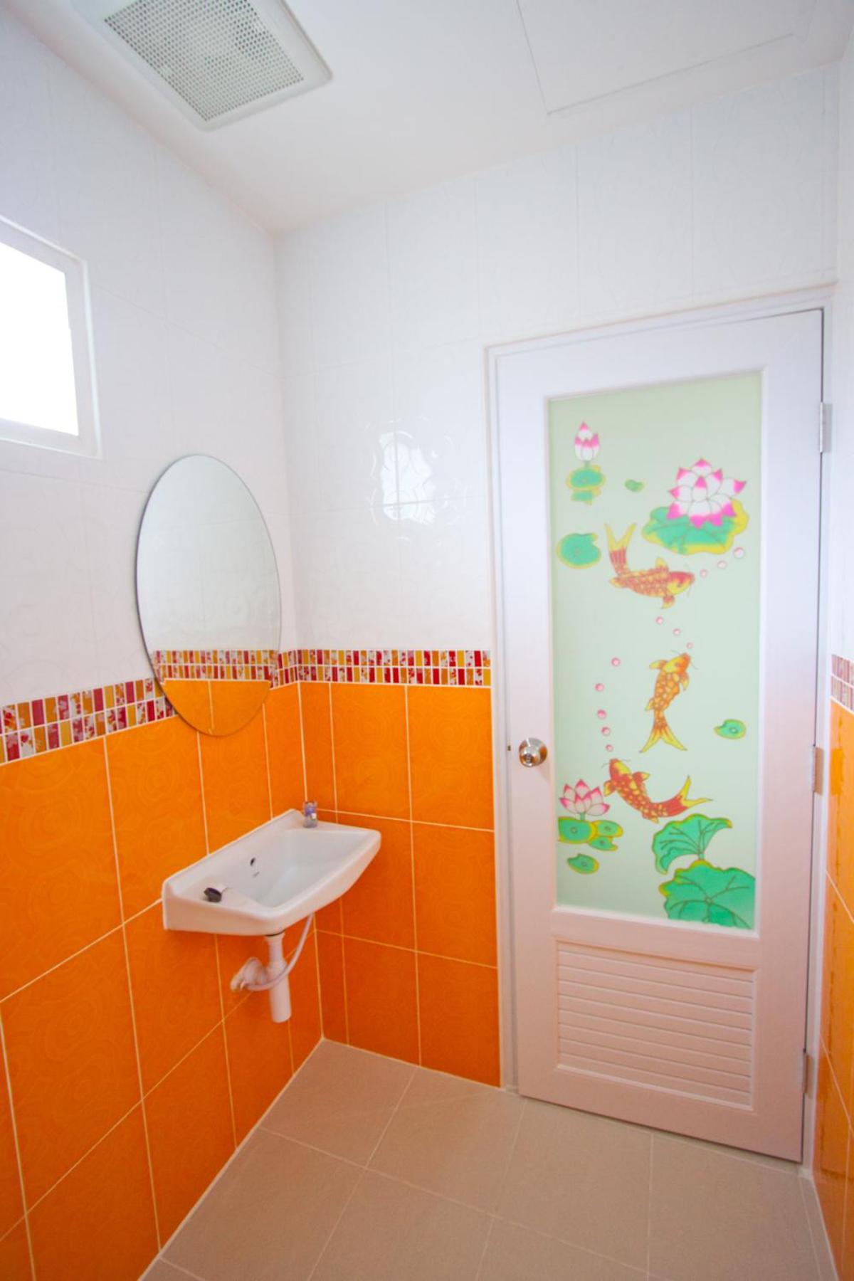 One-Bedroom House - Photo 10