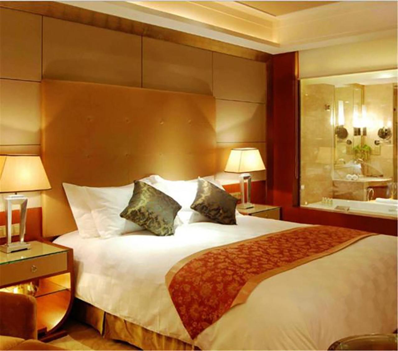 Luxury Room with King Bed - Photo 1