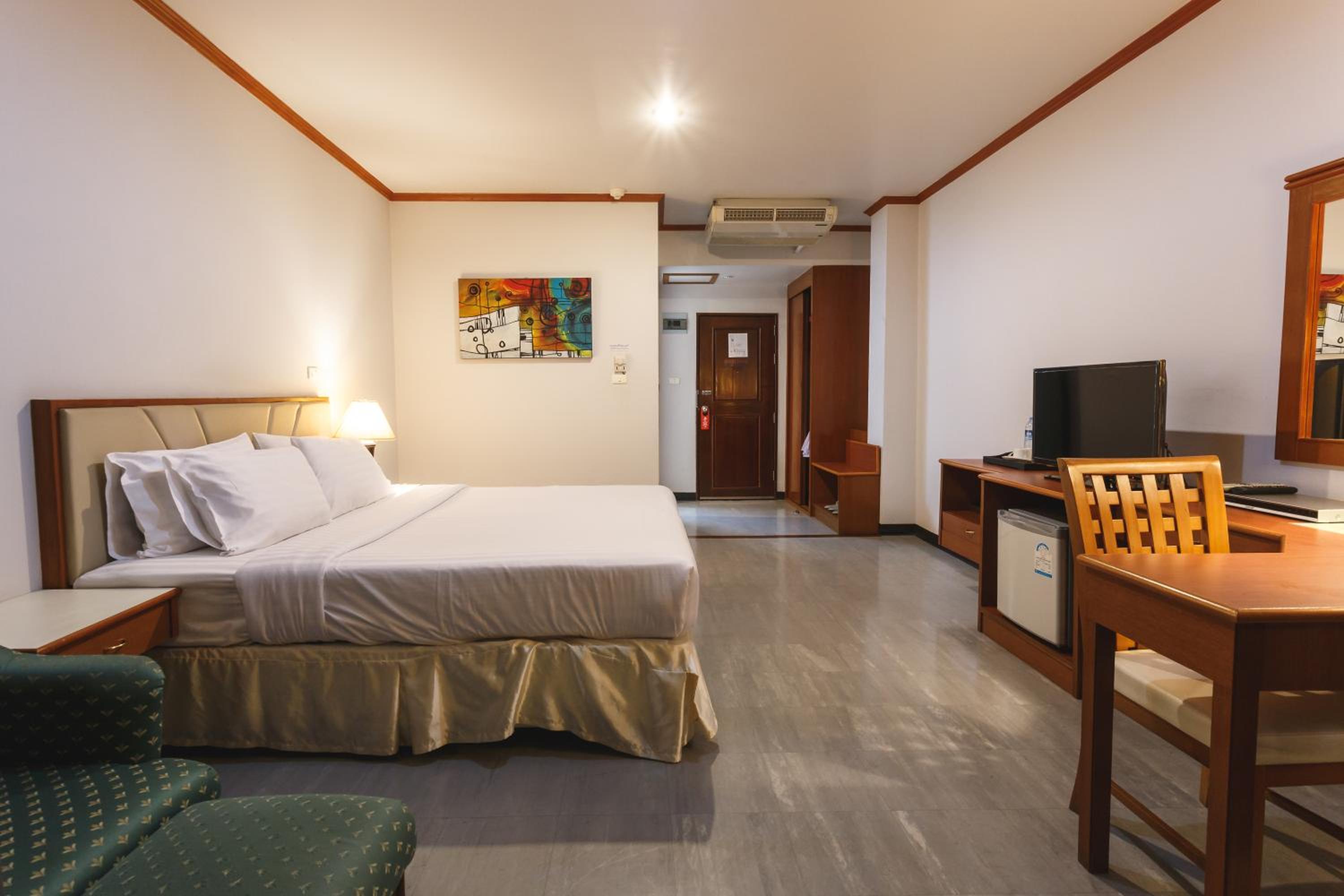 Deluxe King Room - Photo 4