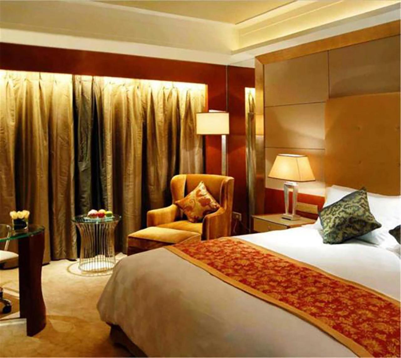 Luxury Room with King Bed - Photo 4
