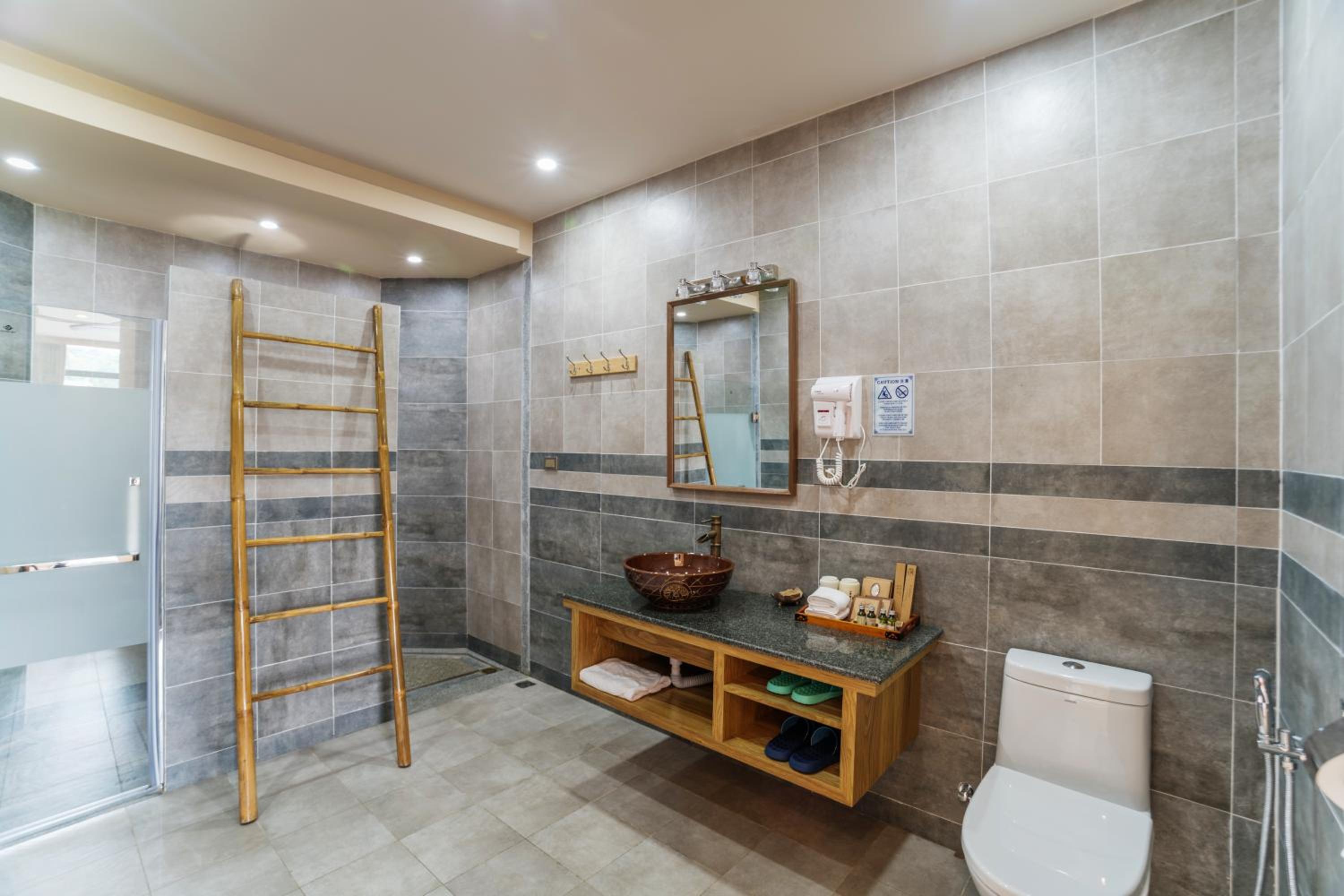 Standard Twin Room - Photo 3