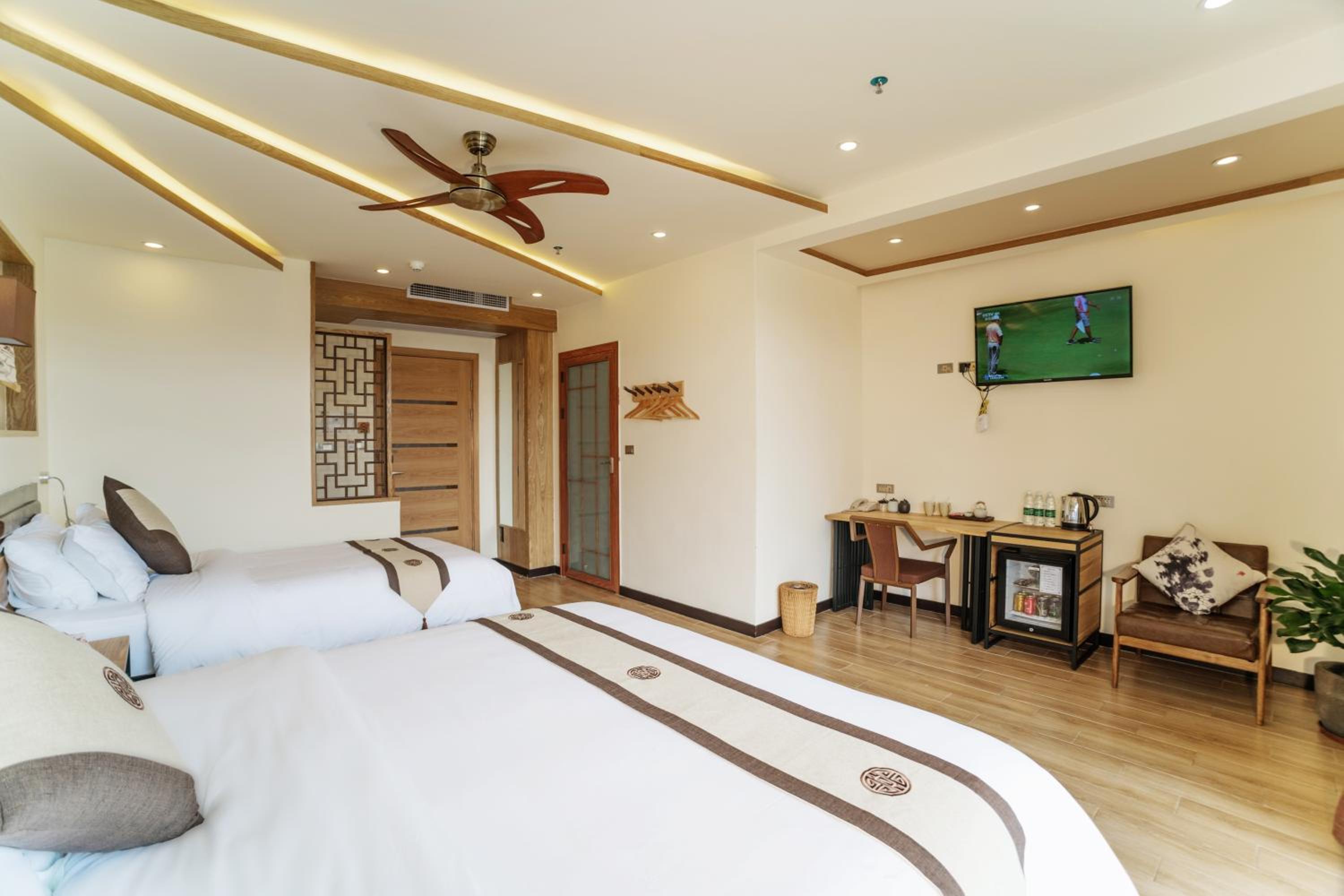 Standard Family Room - Photo 6