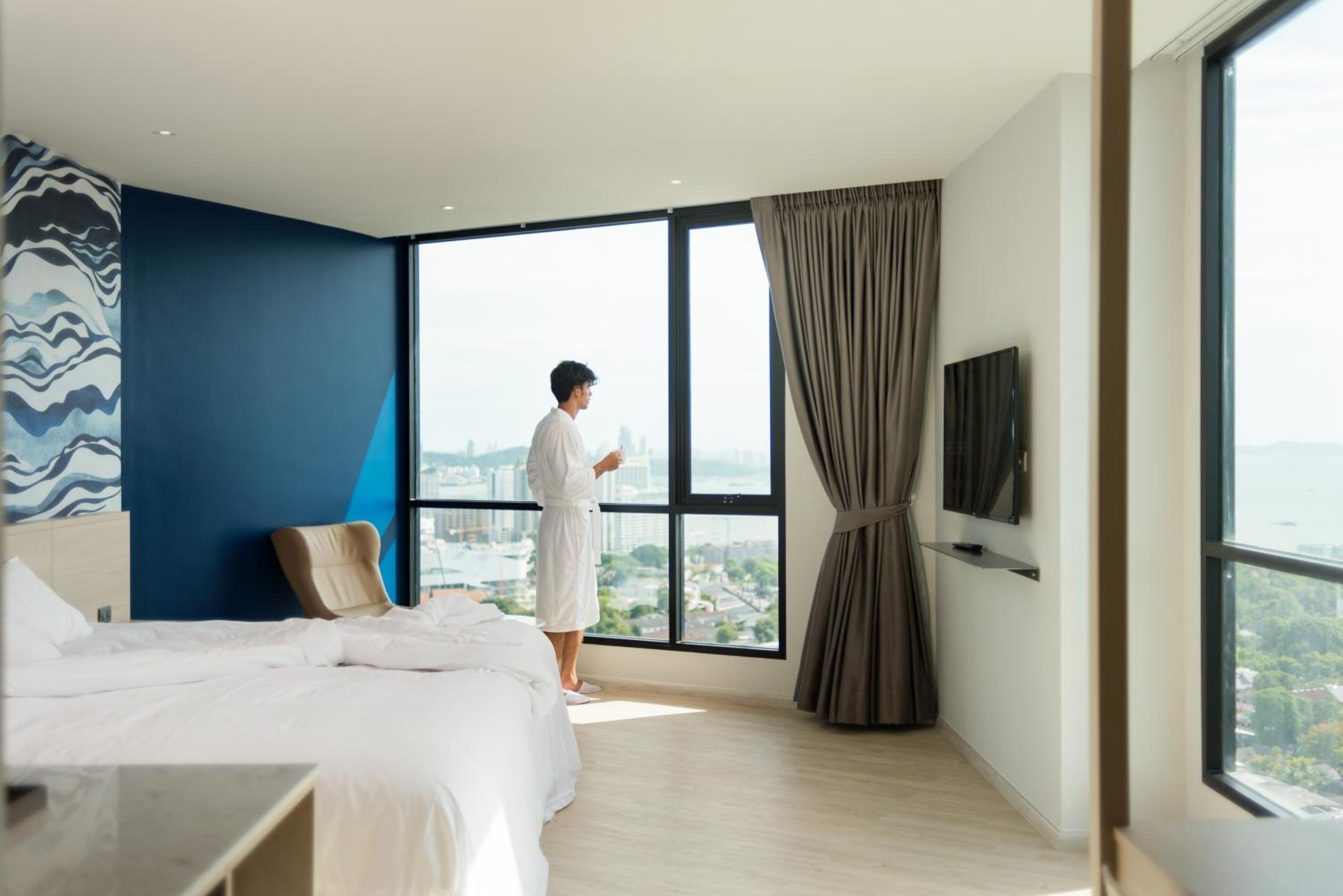 Grand Deluxe Corner Room with Sea View - Photo 3
