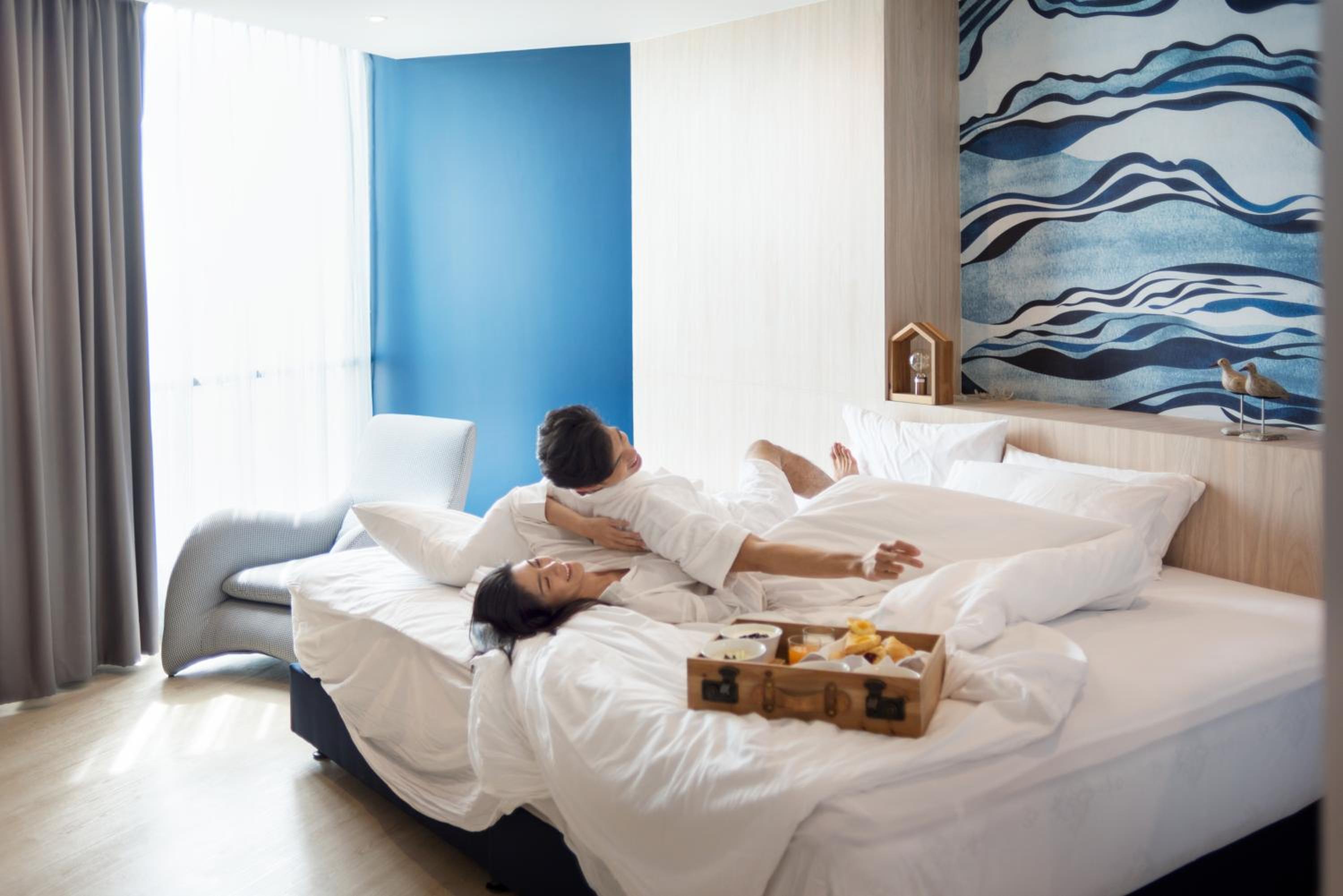 One-Bedroom Suite with Sea View - Photo 3