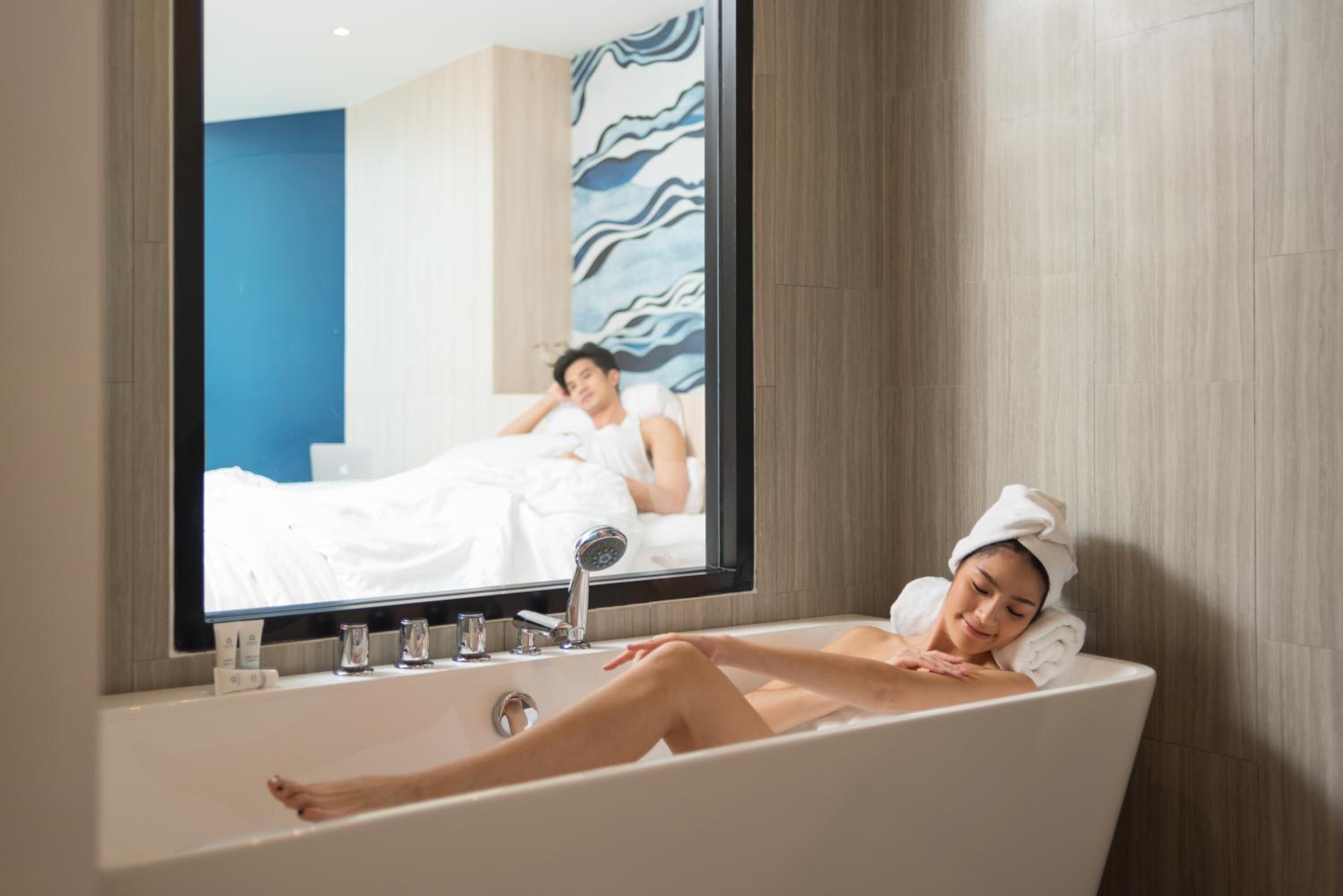 One-Bedroom Suite with Sea View - Photo 4