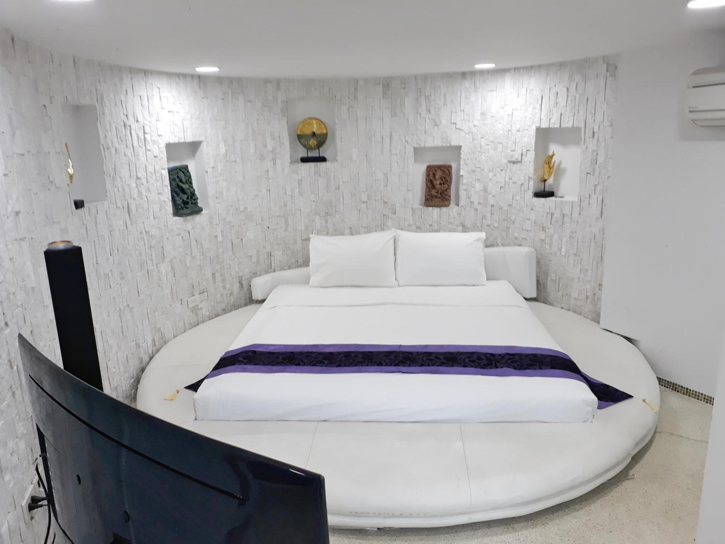 Villa - Photo 1