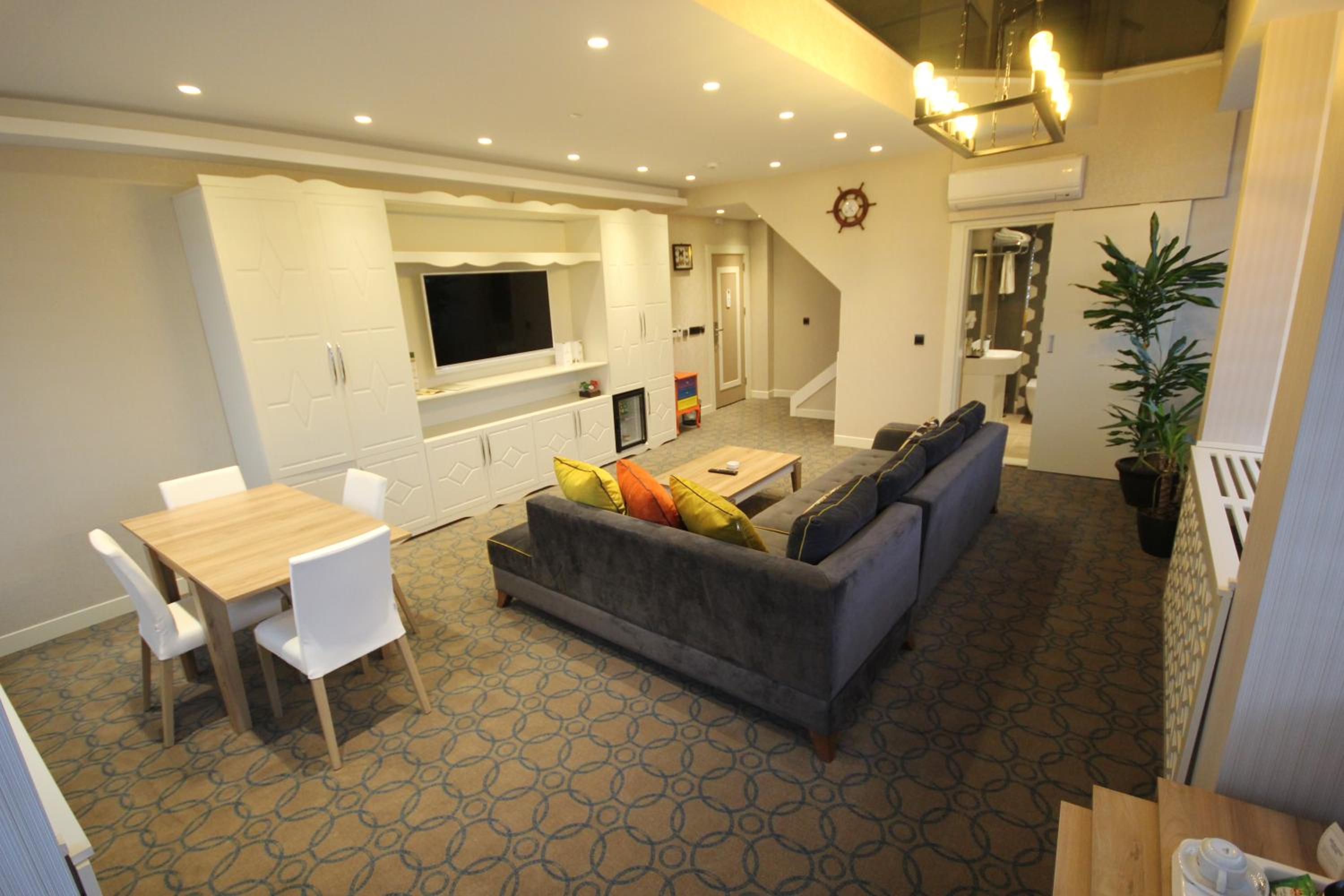 Duplex Suite - Photo 16