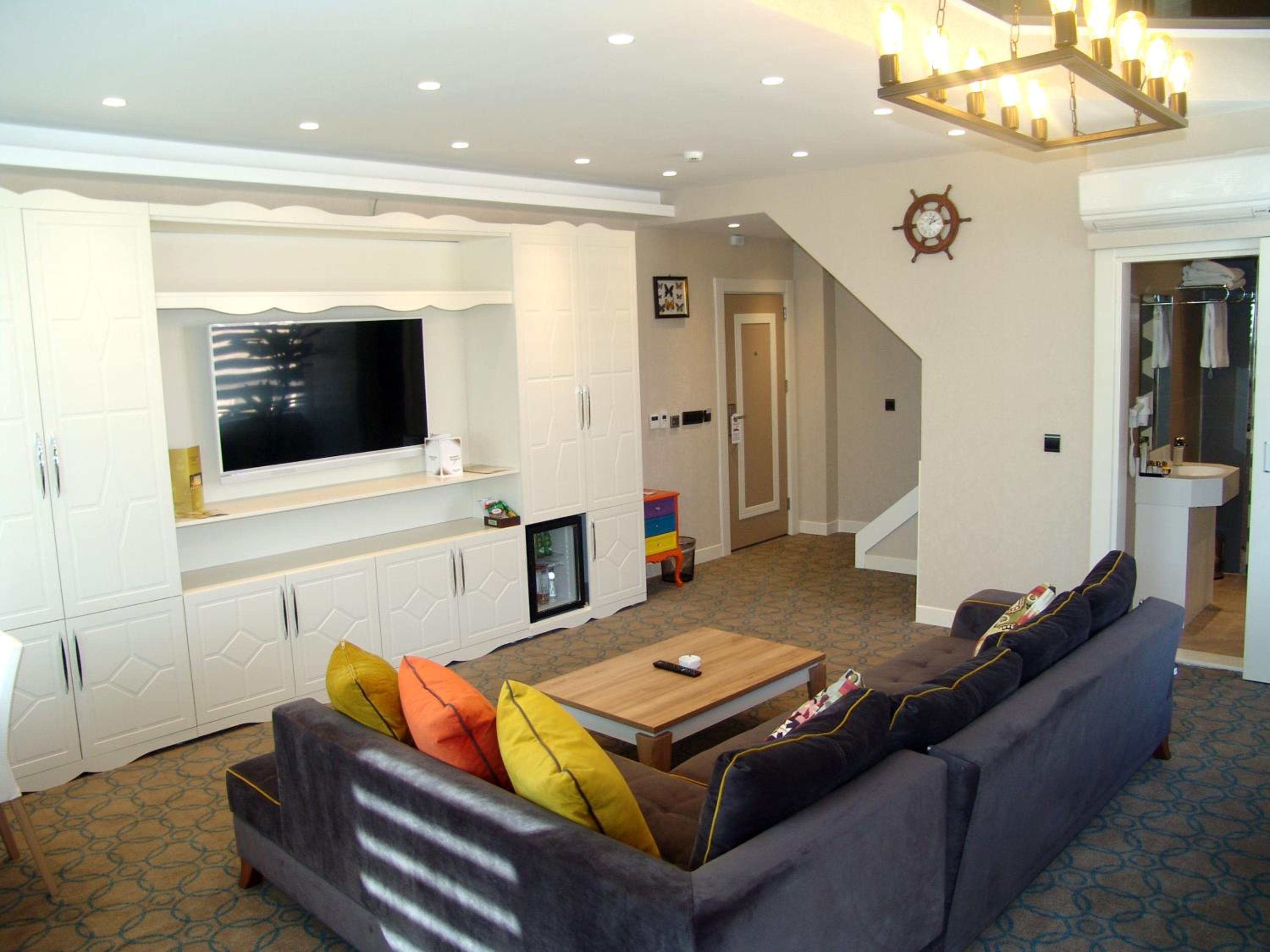 Duplex Suite - Photo 17