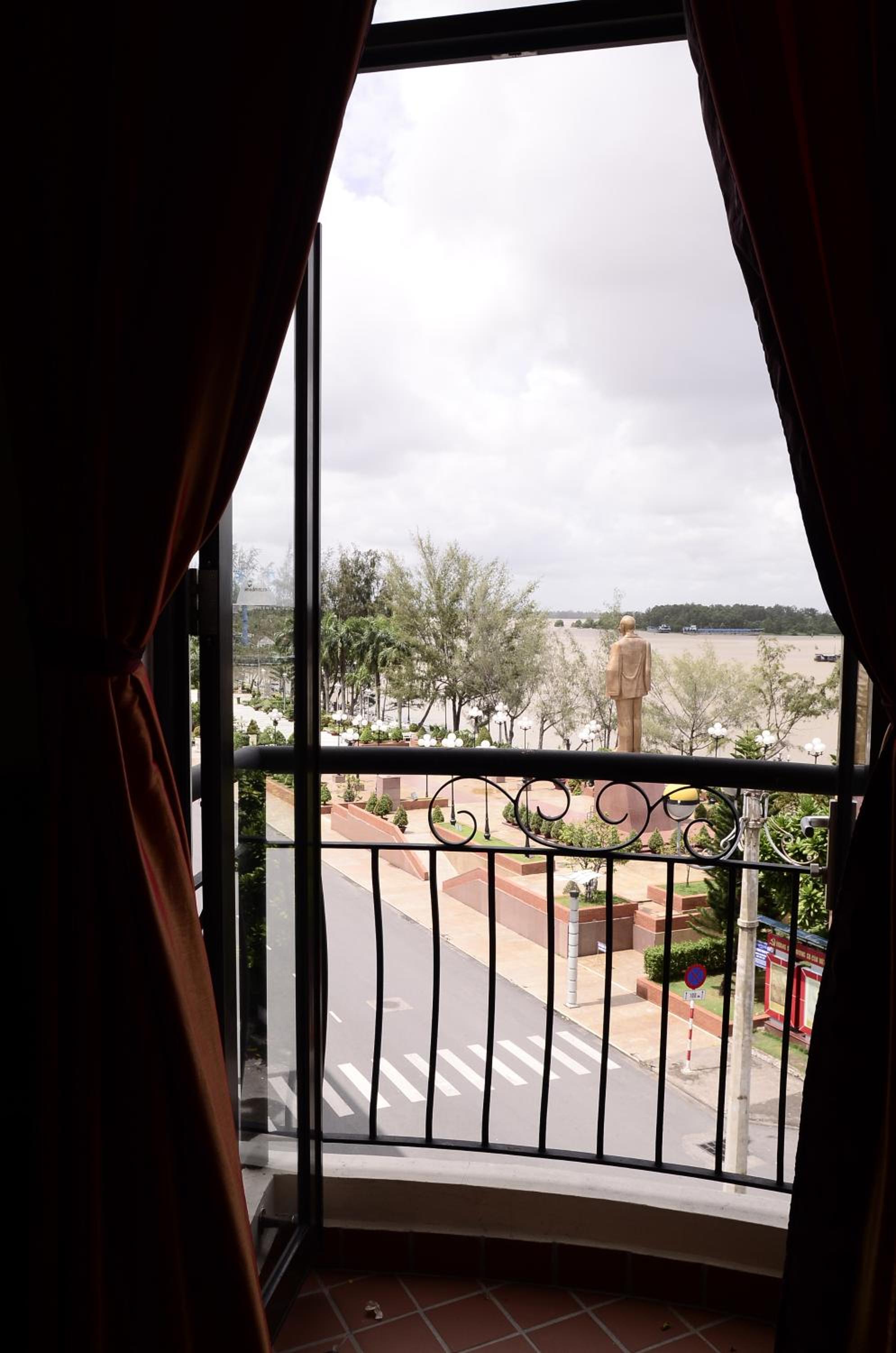 Suite with Balcony - Photo 4