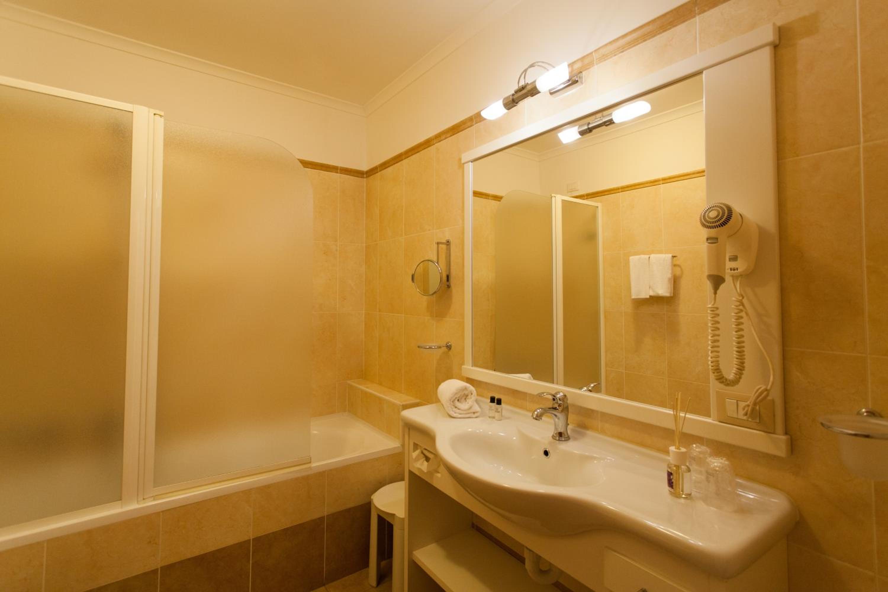 Quadruple Room - Photo 4