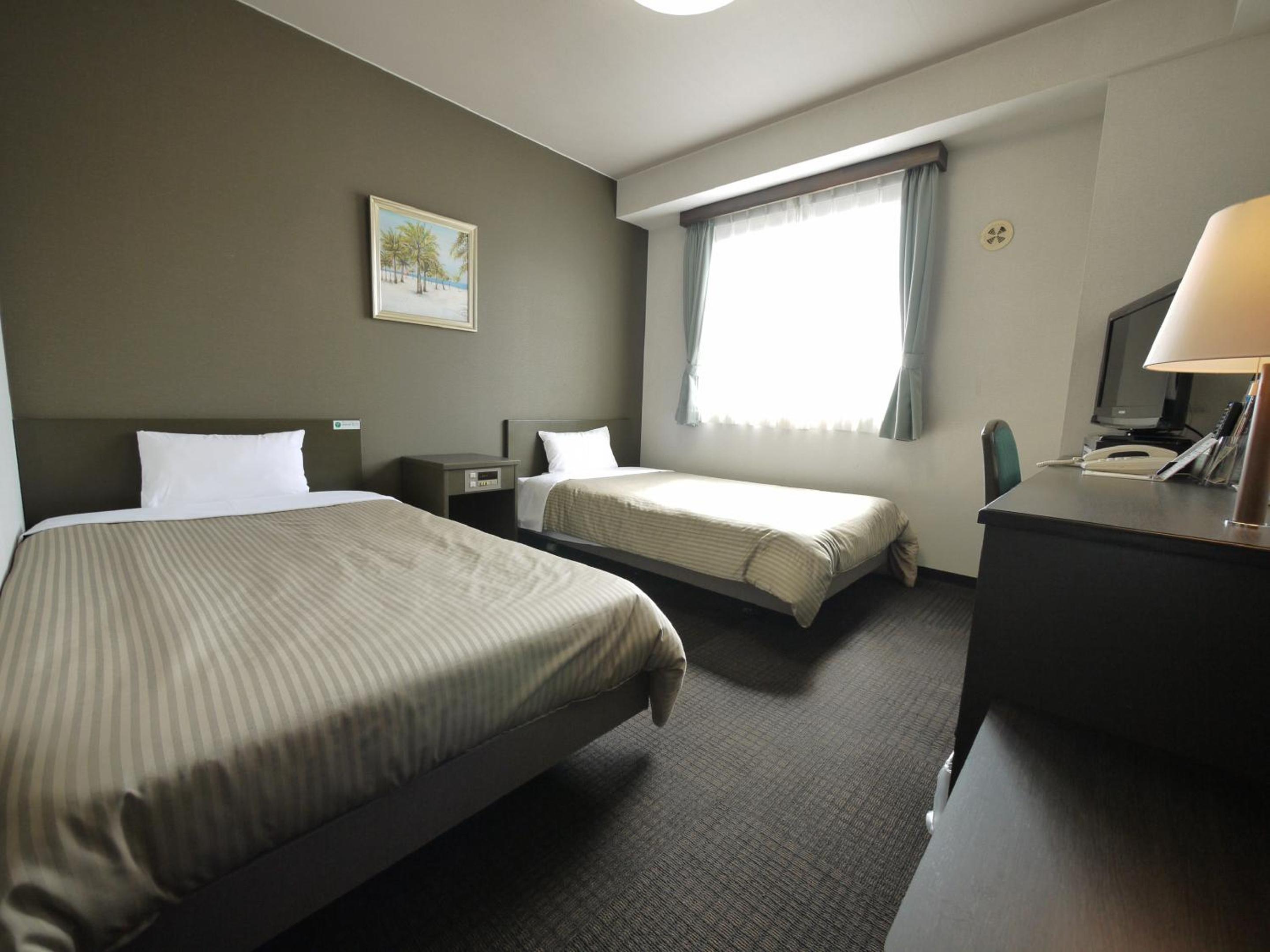 Twin Room - Non-Smoking - Photo 5
