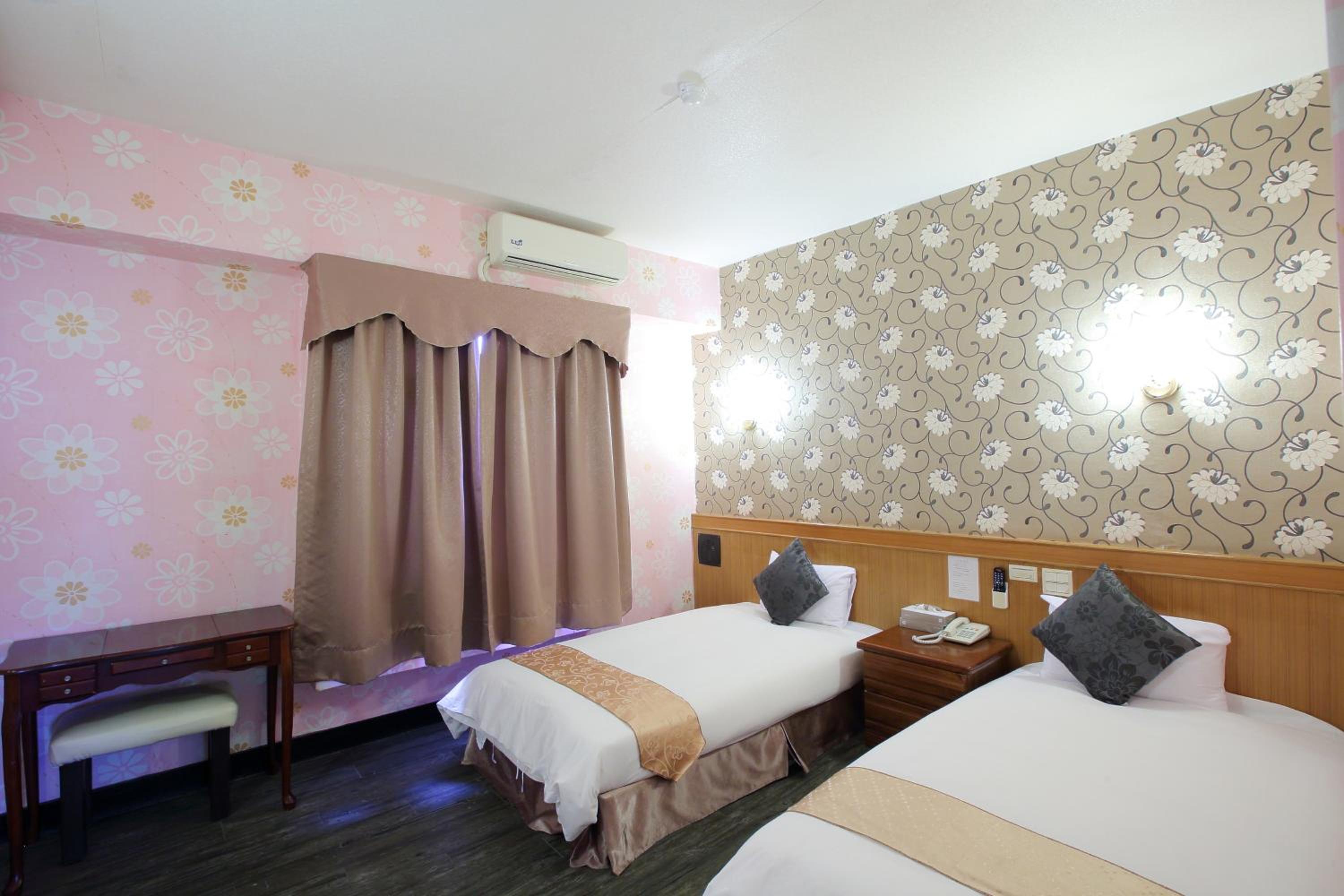 Economy Double Room photo 2