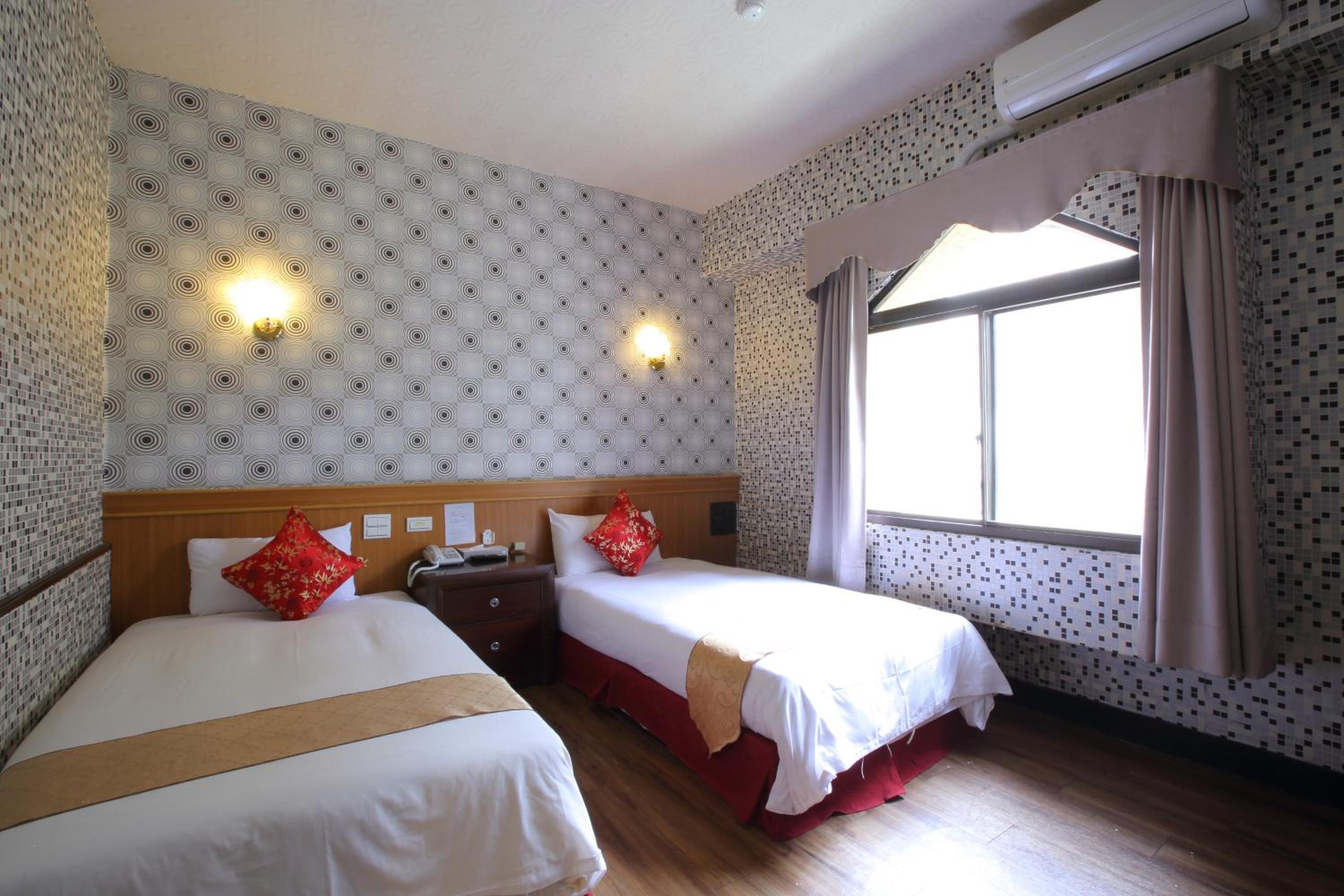 Budget Twin Room photo 3