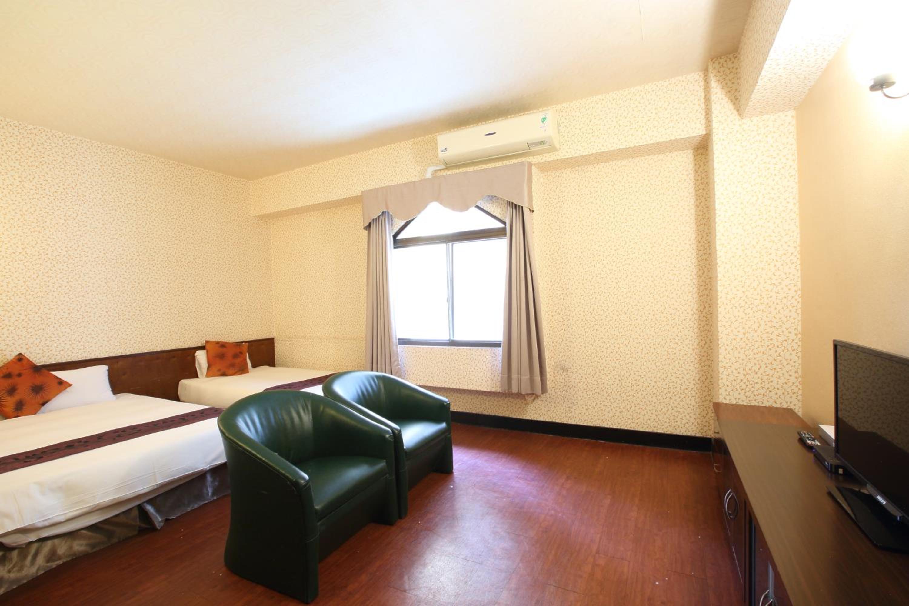 Bed in 5-Bed Female Dormitory Room photo 3