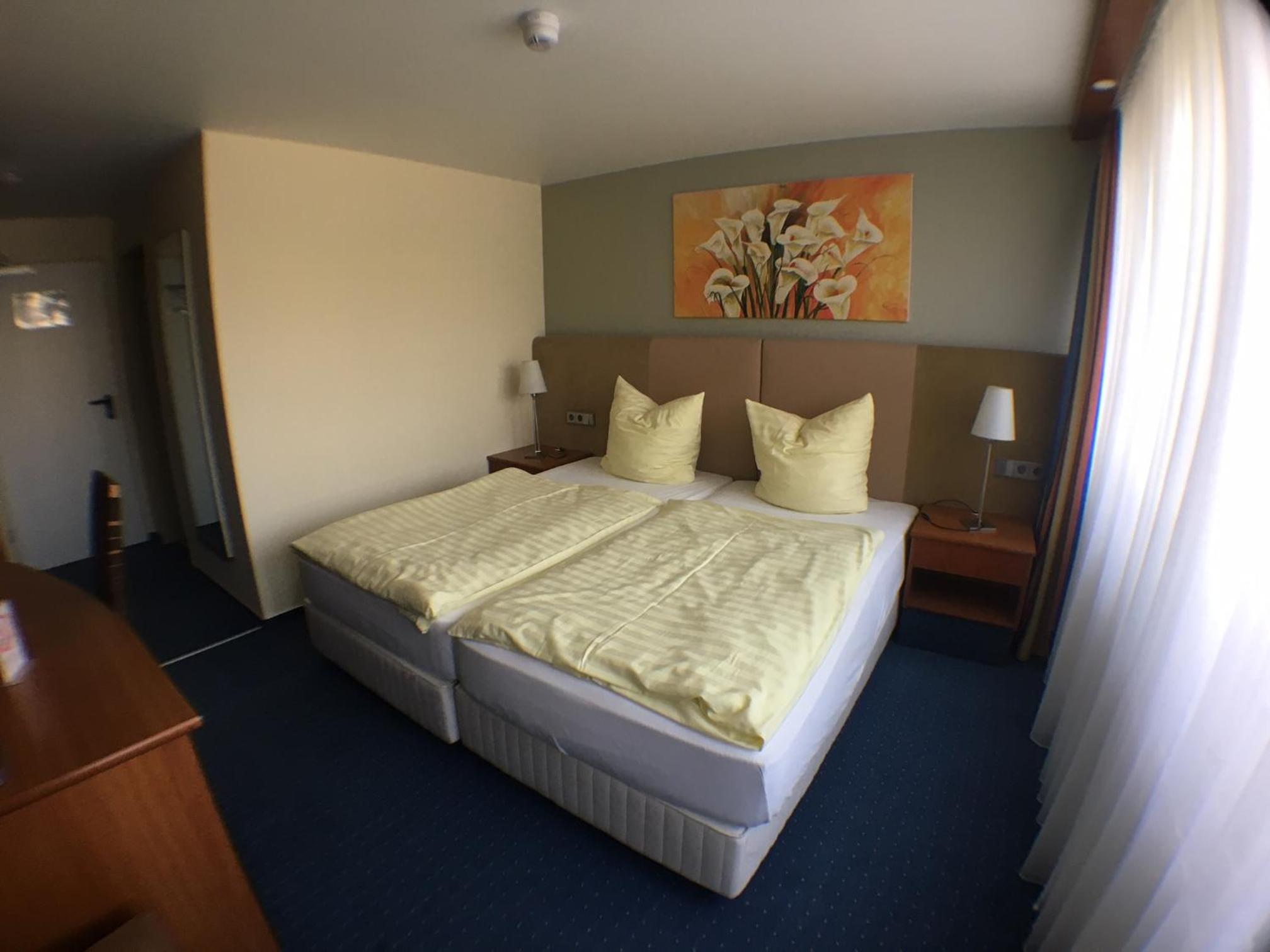Double Room with Private Bathroom - Photo 1