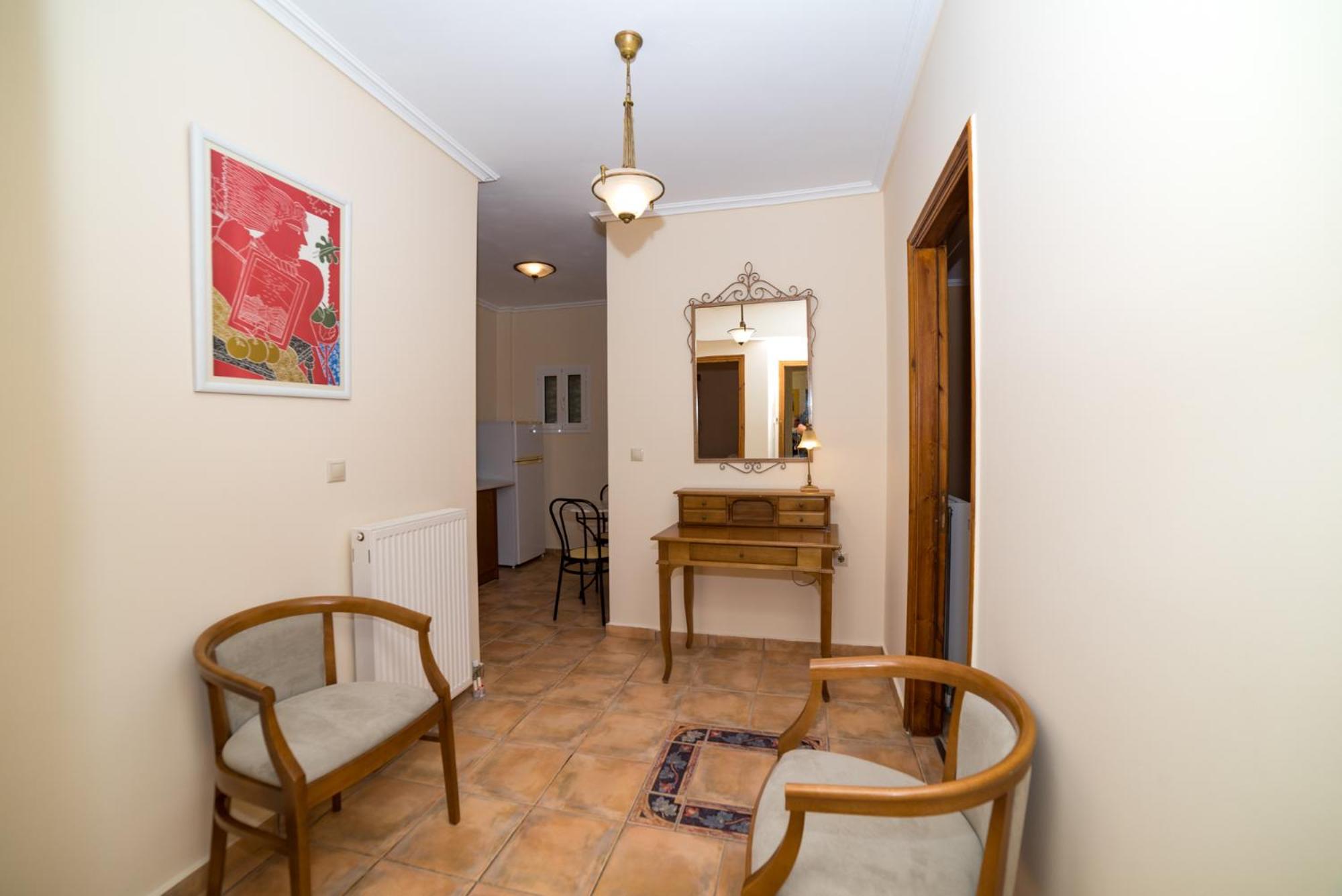 Deluxe Queen Suite - Photo 1