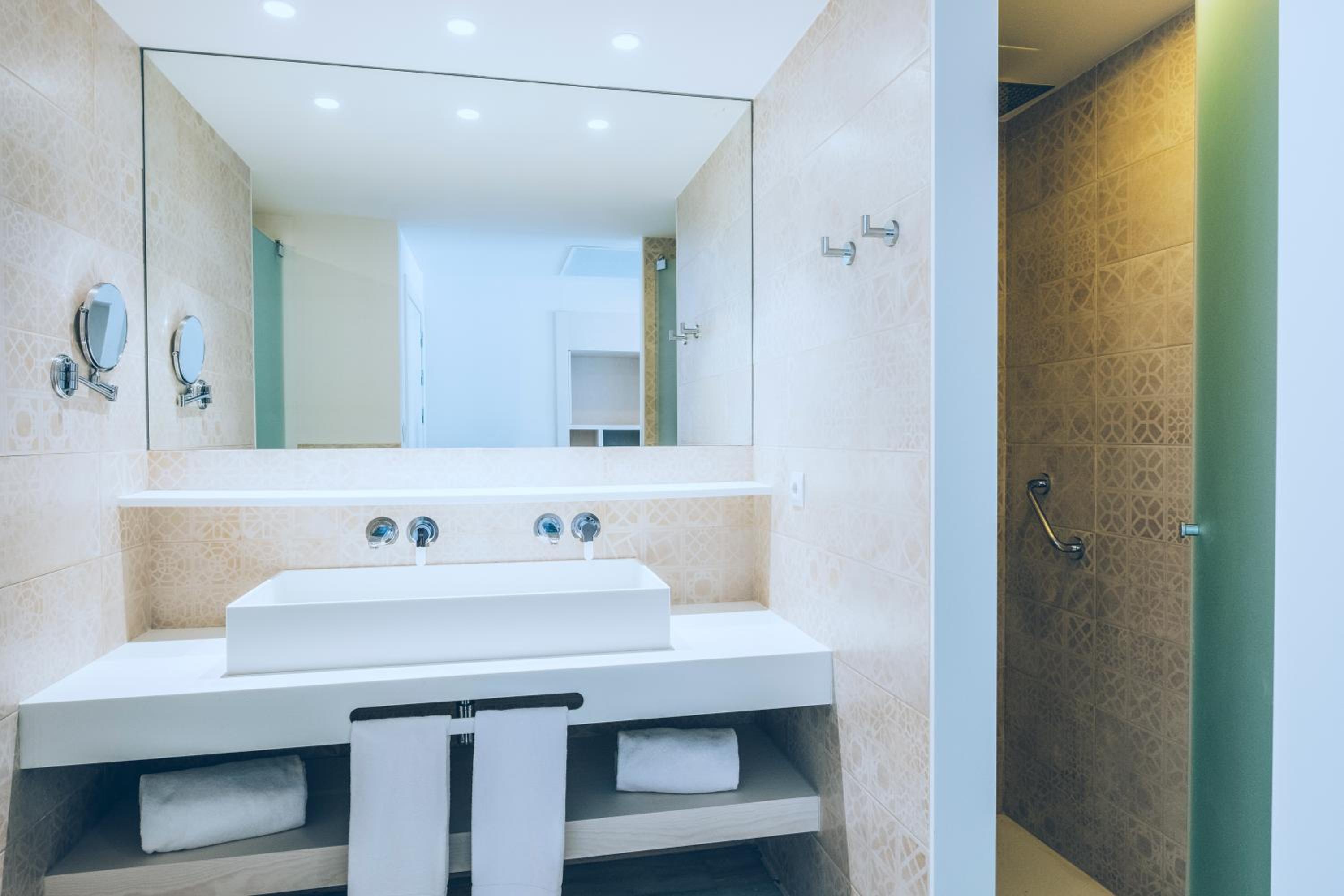 Superior Double or Twin Room - Photo 6