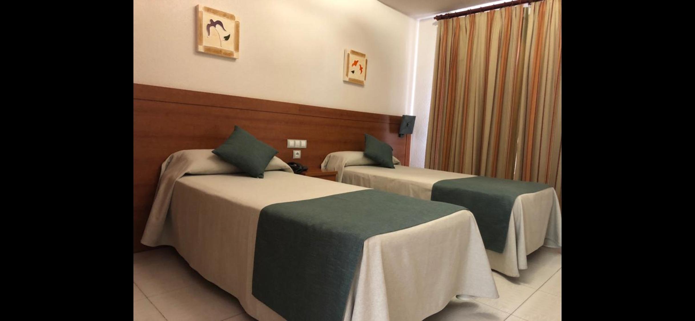 Double or Twin Room - Photo 10