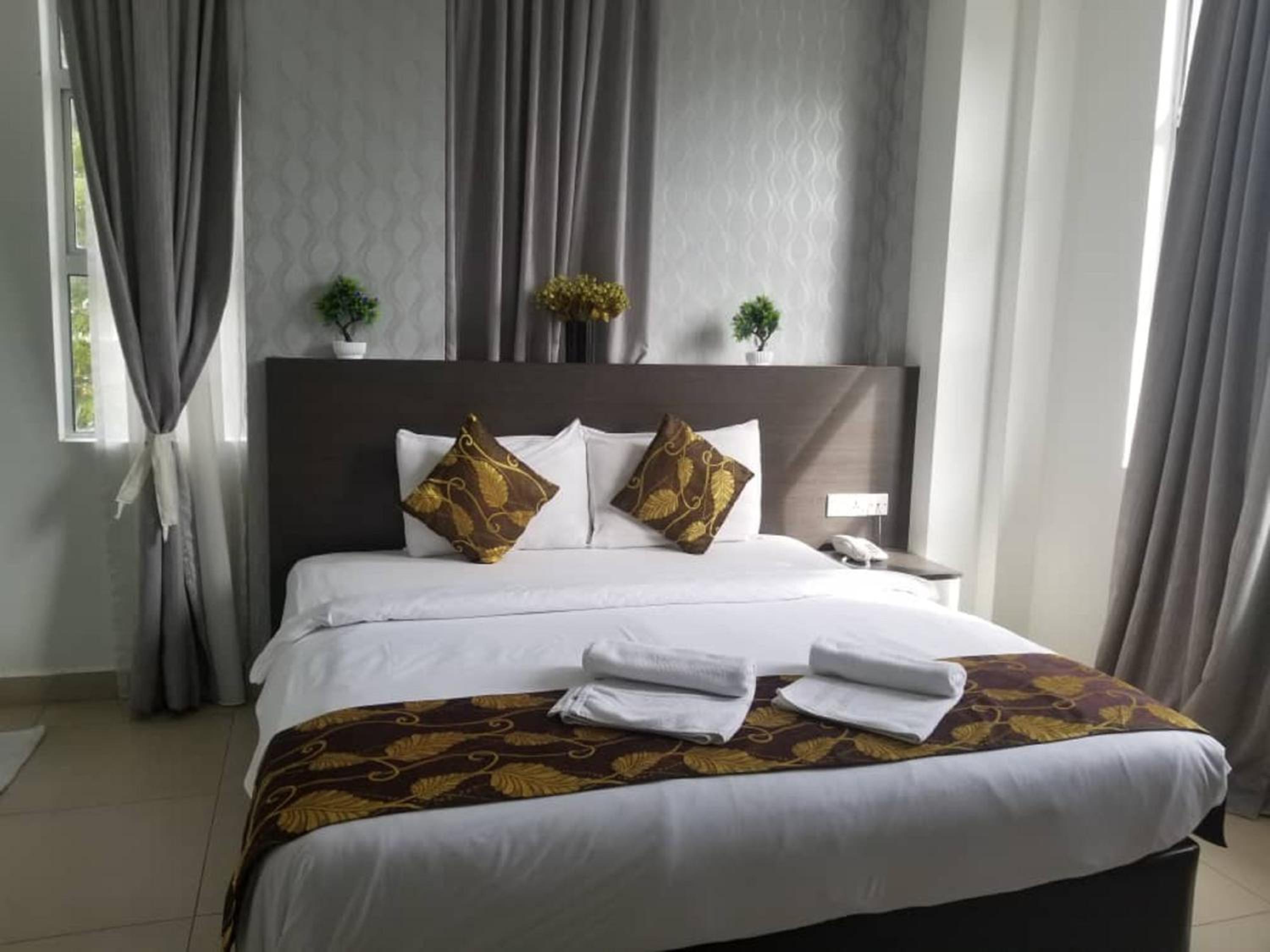 Deluxe King Room photo 2