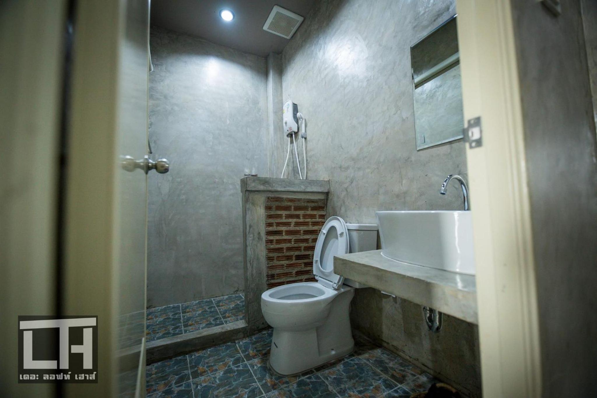 Deluxe Queen Room - Photo 6
