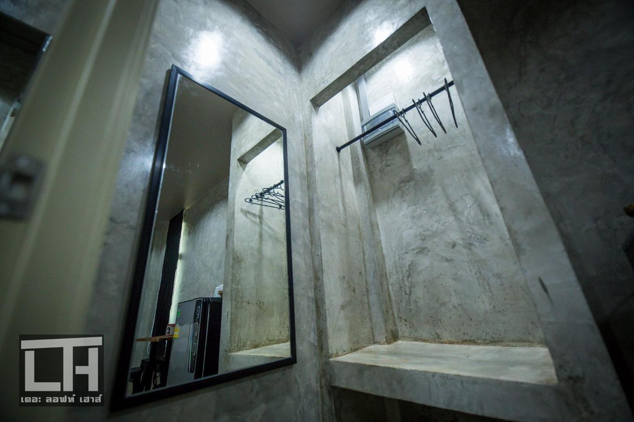 Deluxe Queen Room - Photo 7