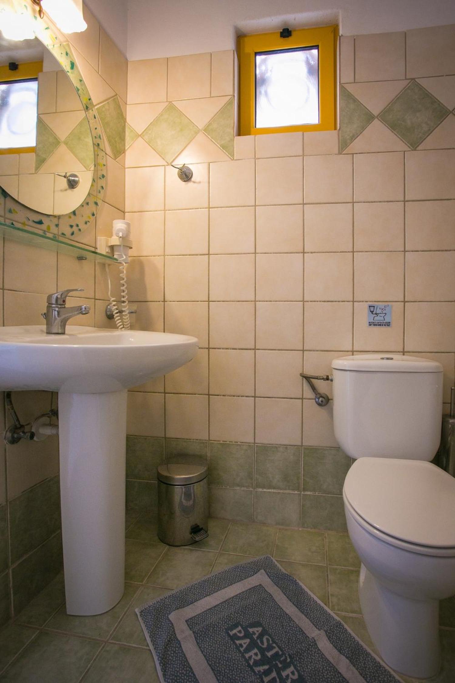 Double or Twin Room with Partial Sea View - Photo 4