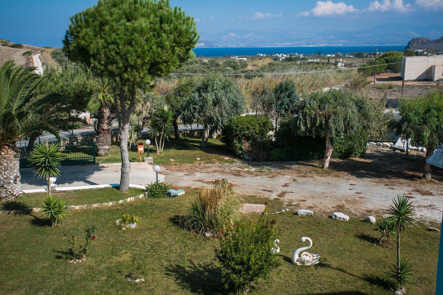 Double or Twin Room with Partial Sea View - Photo 2