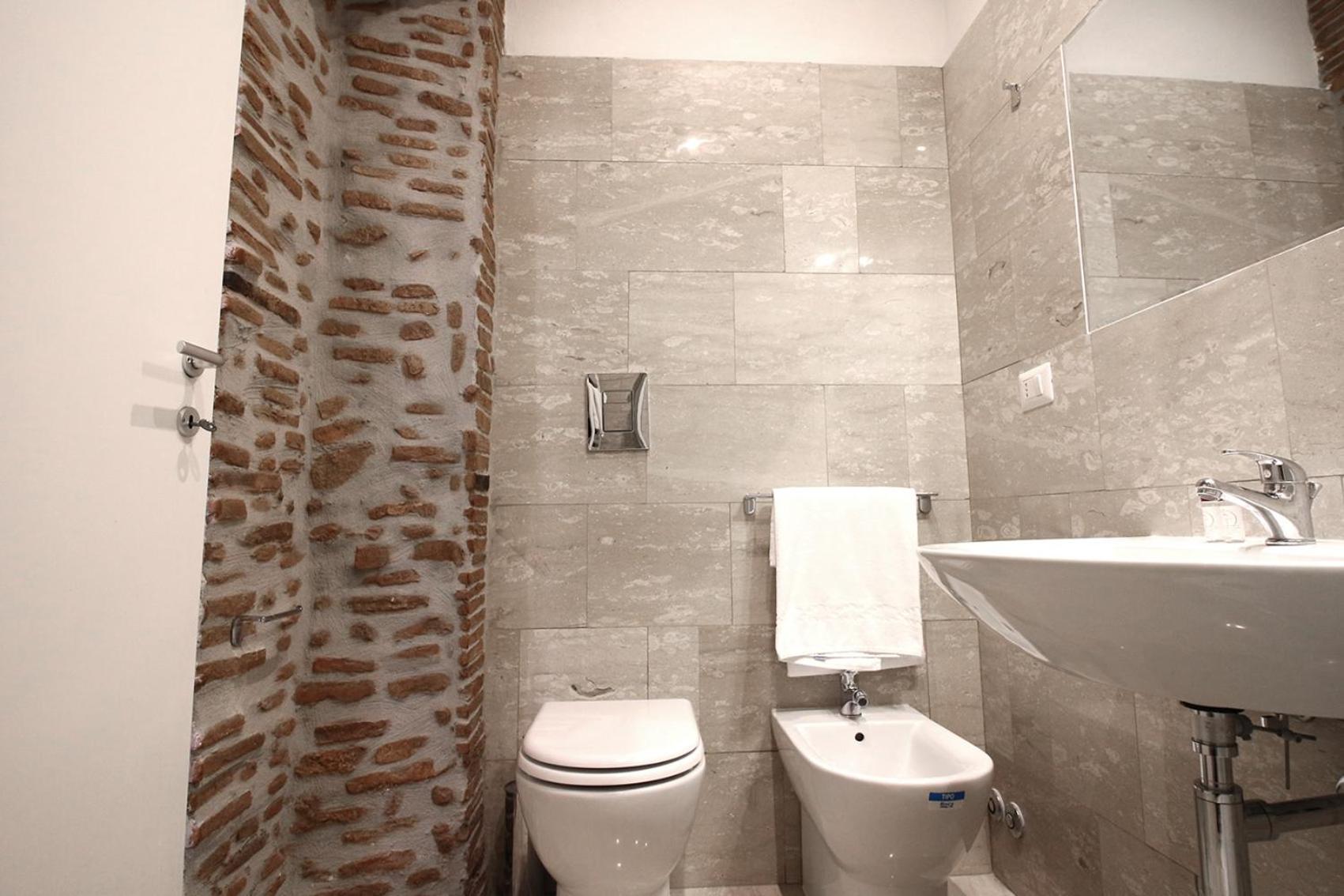 Double or Twin Room with Private Bathroom photo 3