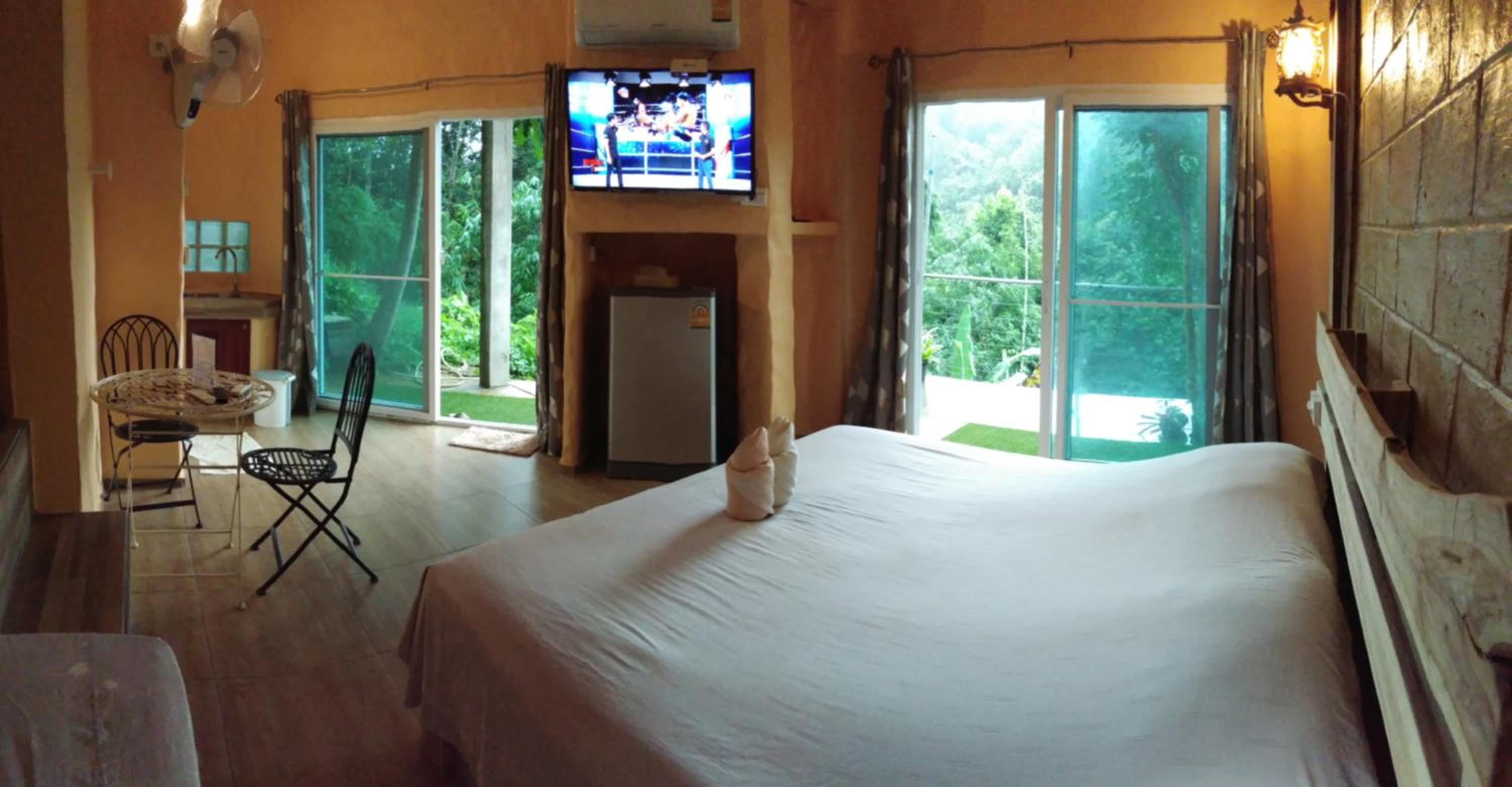 Deluxe Family Room photo 3