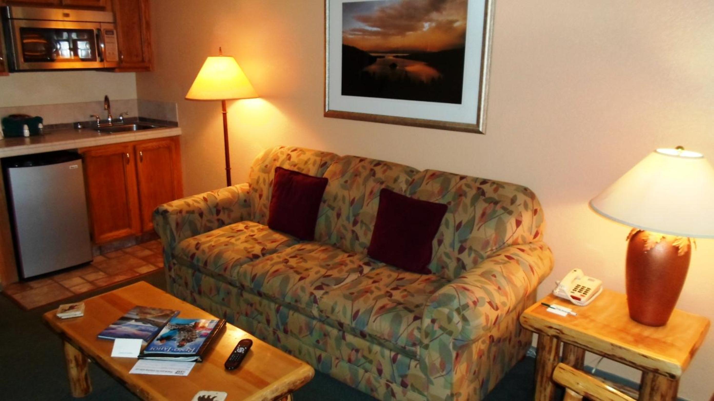 One-Bedroom Suite - Photo 2
