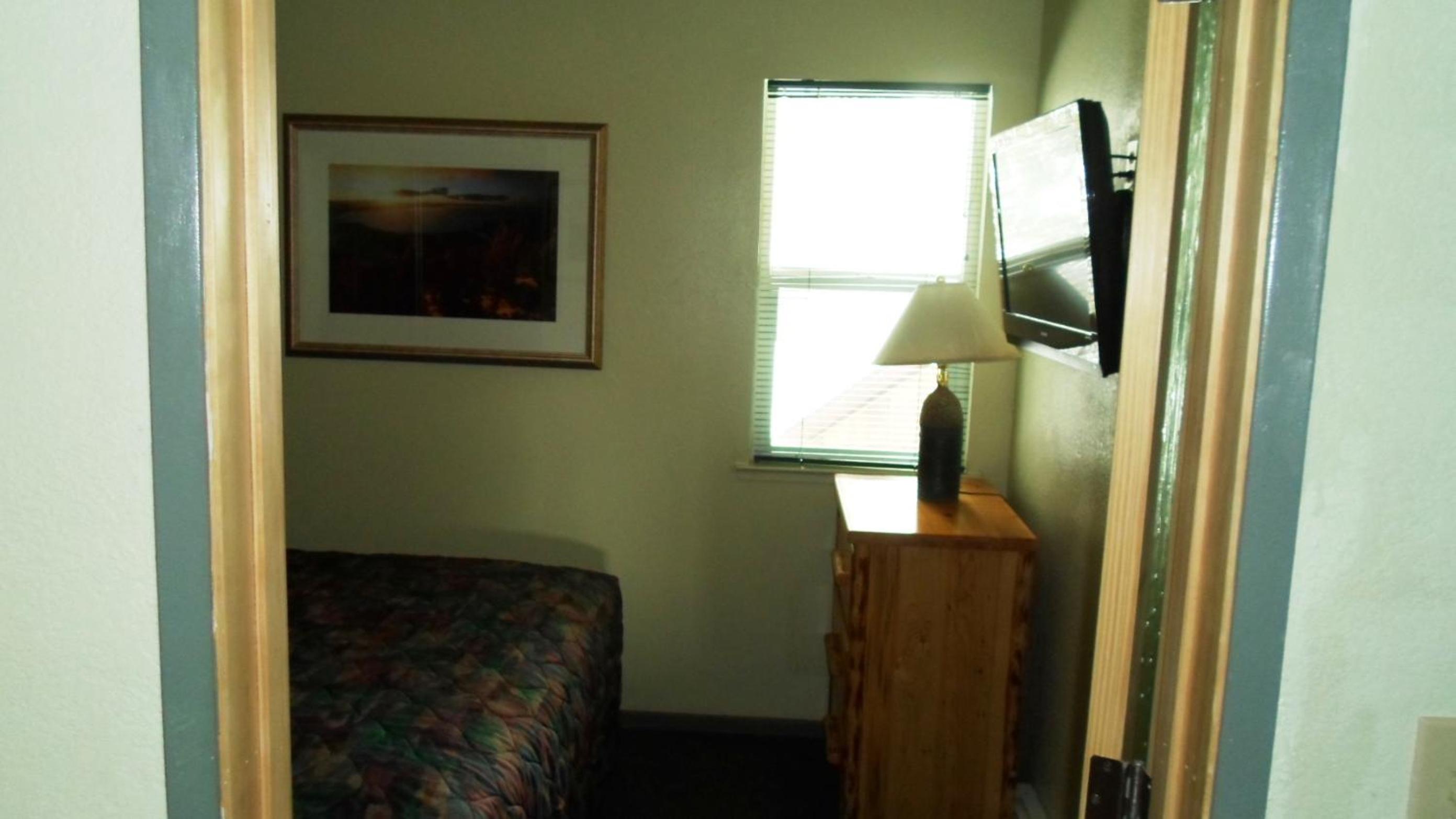 One-Bedroom Suite - Photo 30