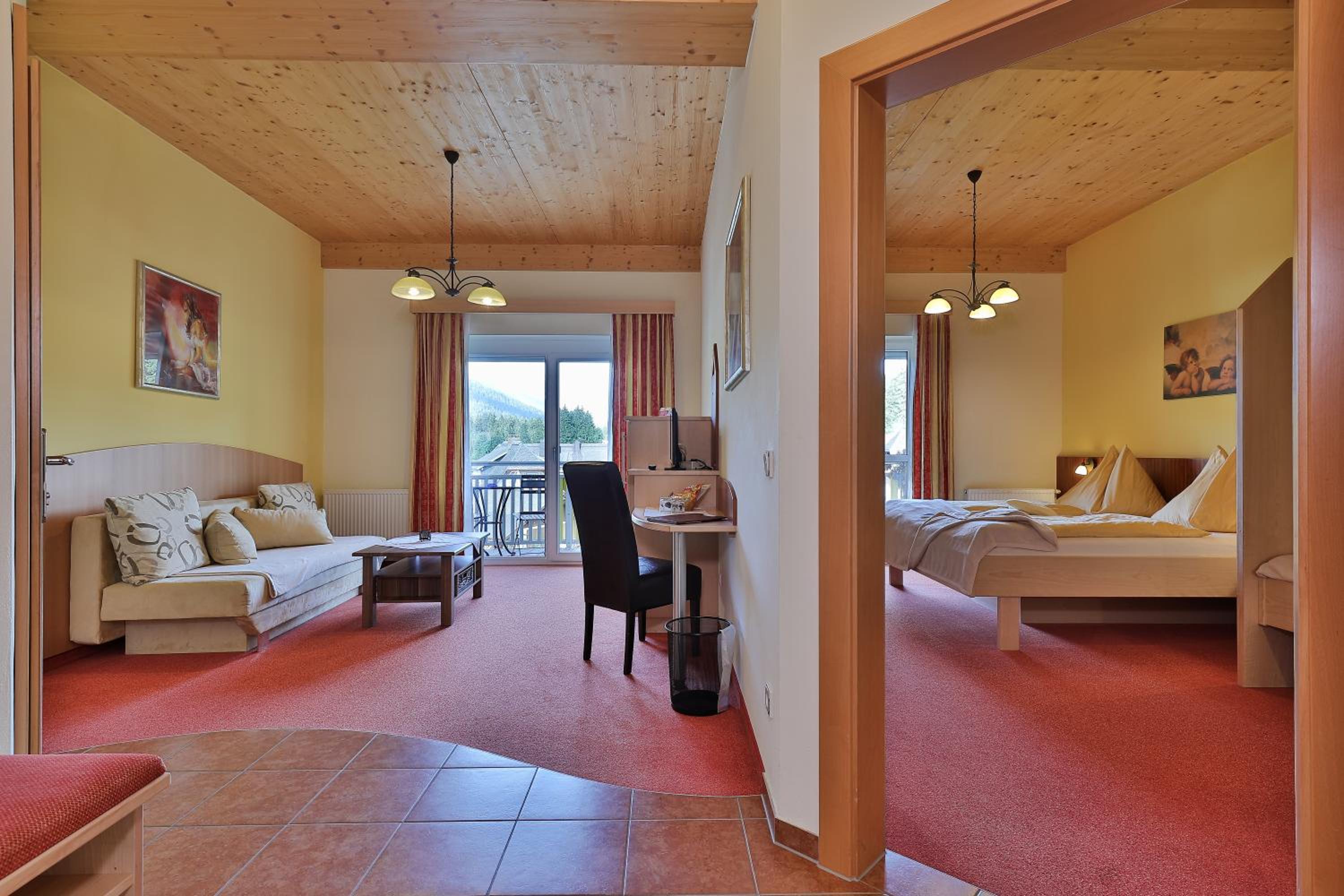 Family Room with Balcony photo 3